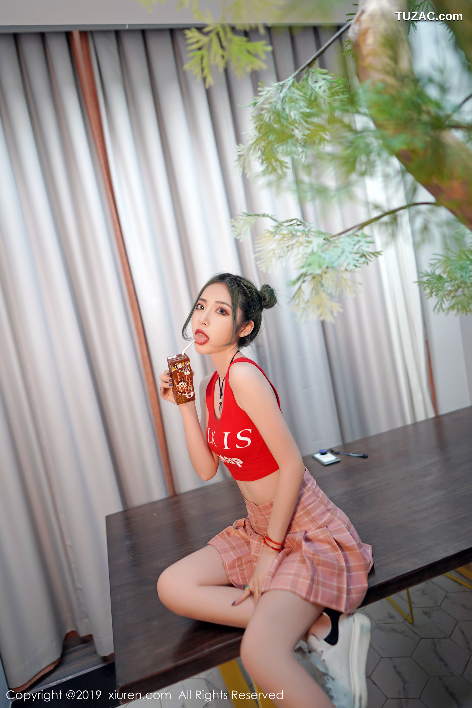XiuRen秀人网-1550-贾诗晗-《拥有清秀的容颜与曼妙的身材》-2019.07.16