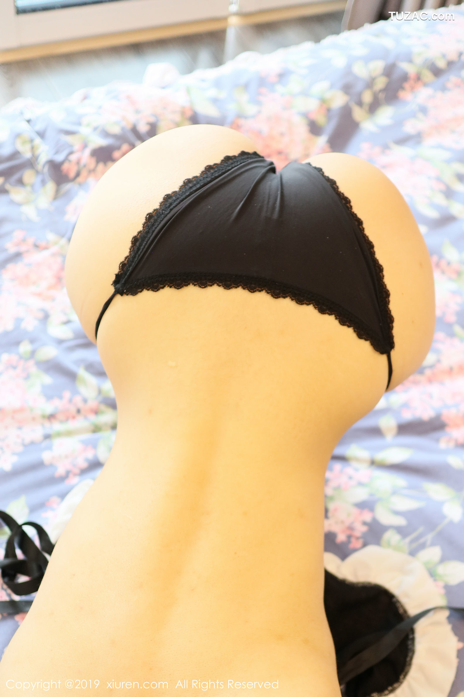 XiuRen秀人网-1560-Yomi悠蜜-《可爱的小女仆》-2019.07.19