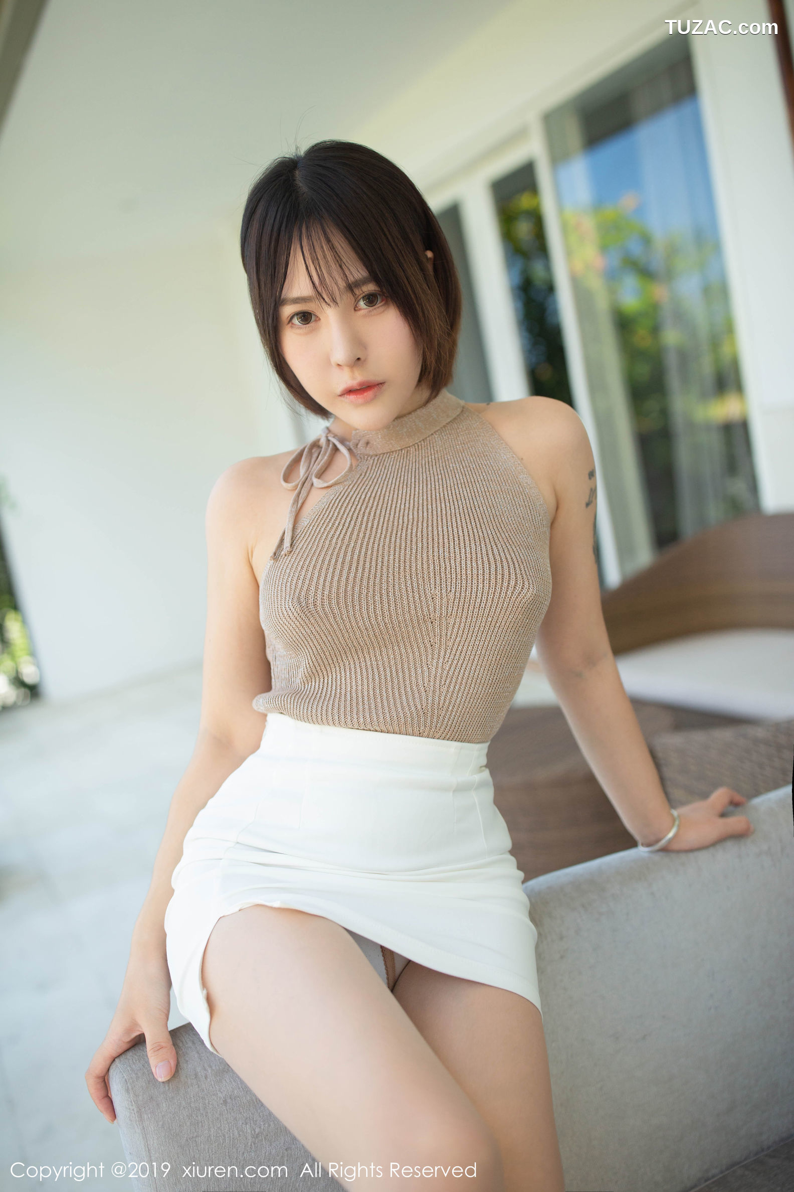 XiuRen秀人网-1598-艾莉-《性感毛衣激凸系列》-2019.08.06