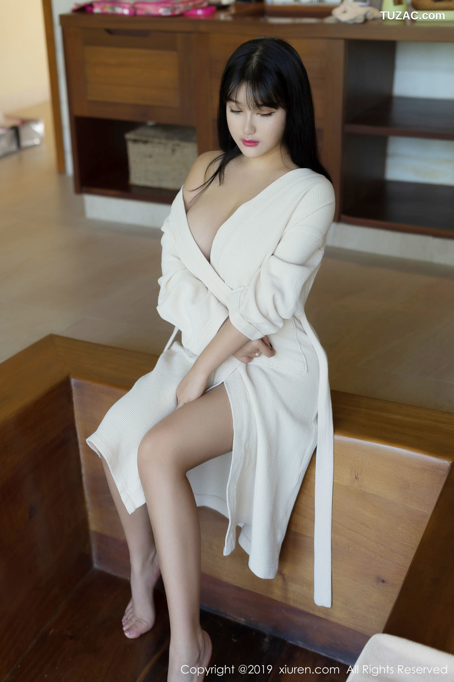 XiuRen秀人网-1603-小尤奈-《性感奶牛内衣与典雅浴袍》-2019.08.07