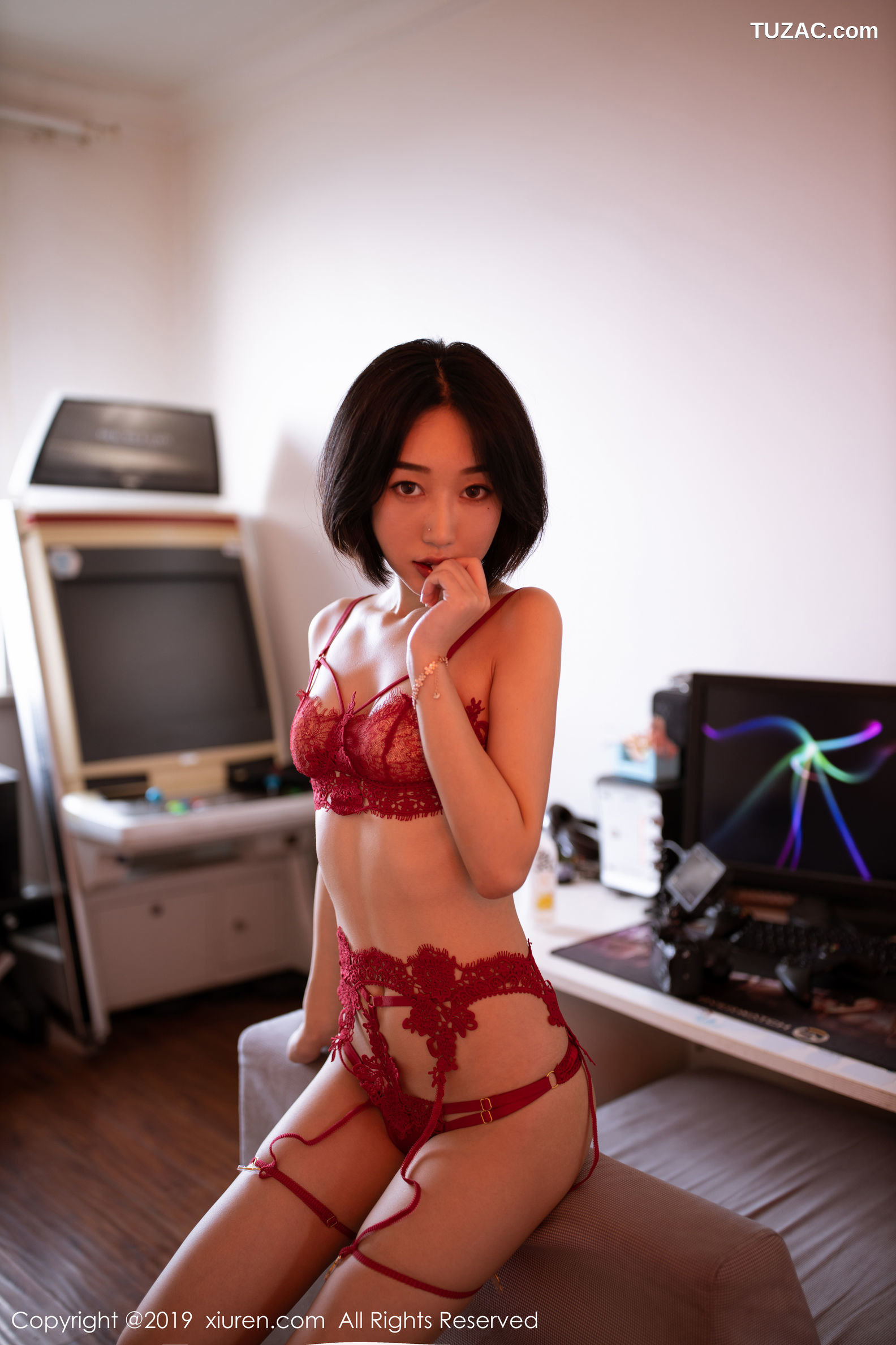 XiuRen秀人网-1626-小九月-《清纯妹子与魅惑内衣》-2019.08.19