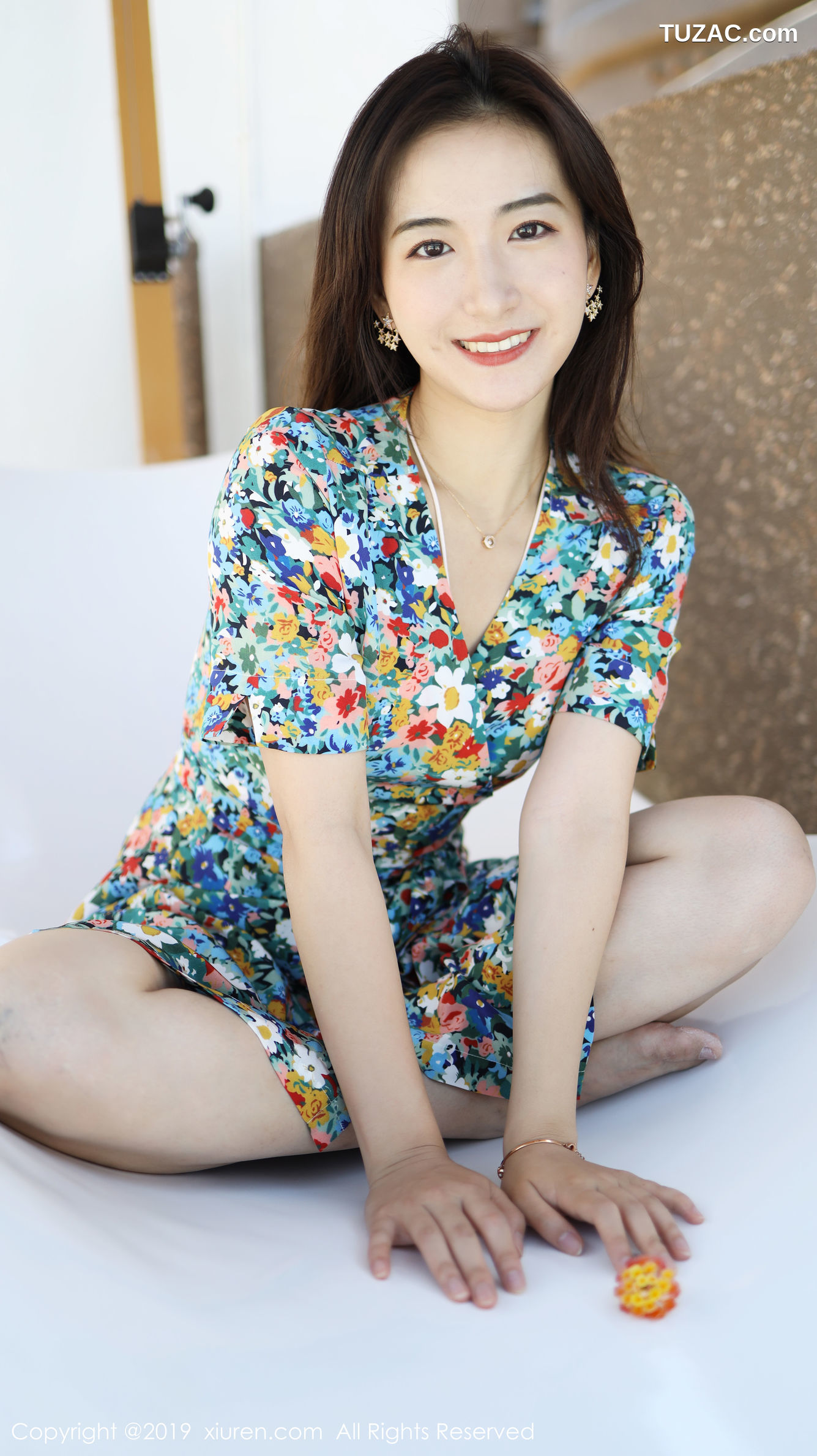 XiuRen秀人网-1641-艺儿伢哟-《气质新人模特》-2019.08.23