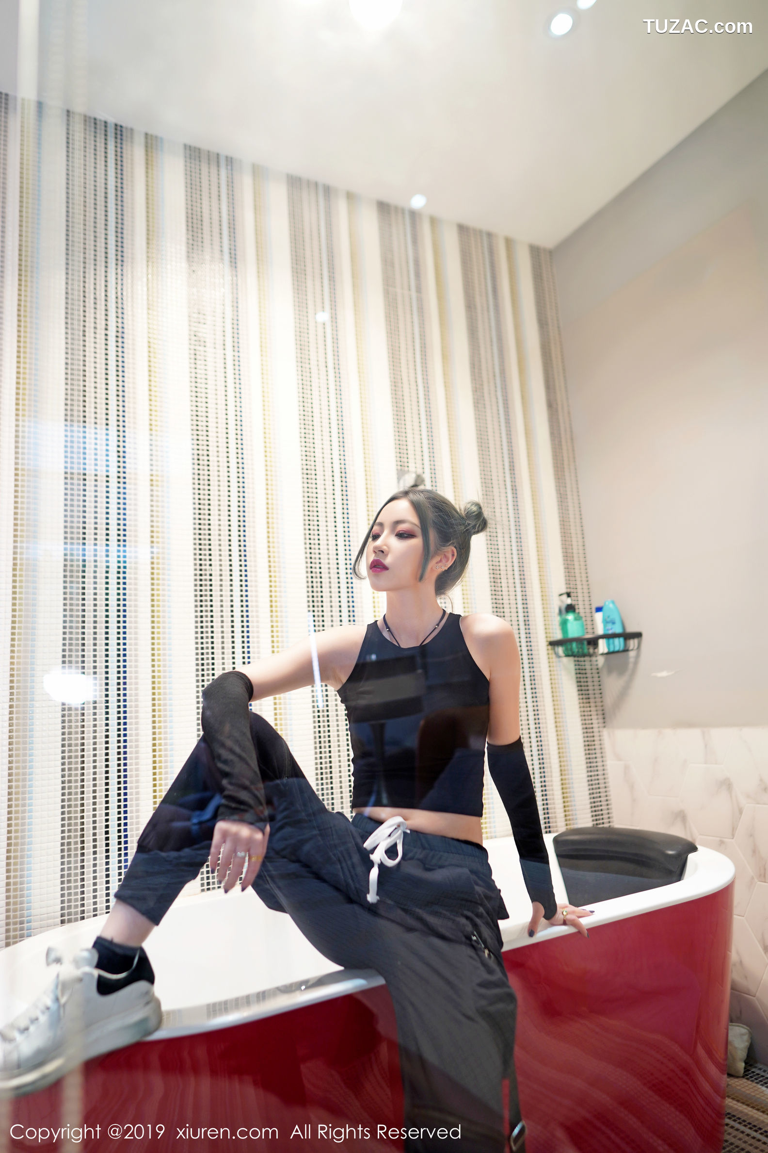 XiuRen秀人网-1644-贾诗晗-《欣长的美腿笔直光滑》-2019.08.26