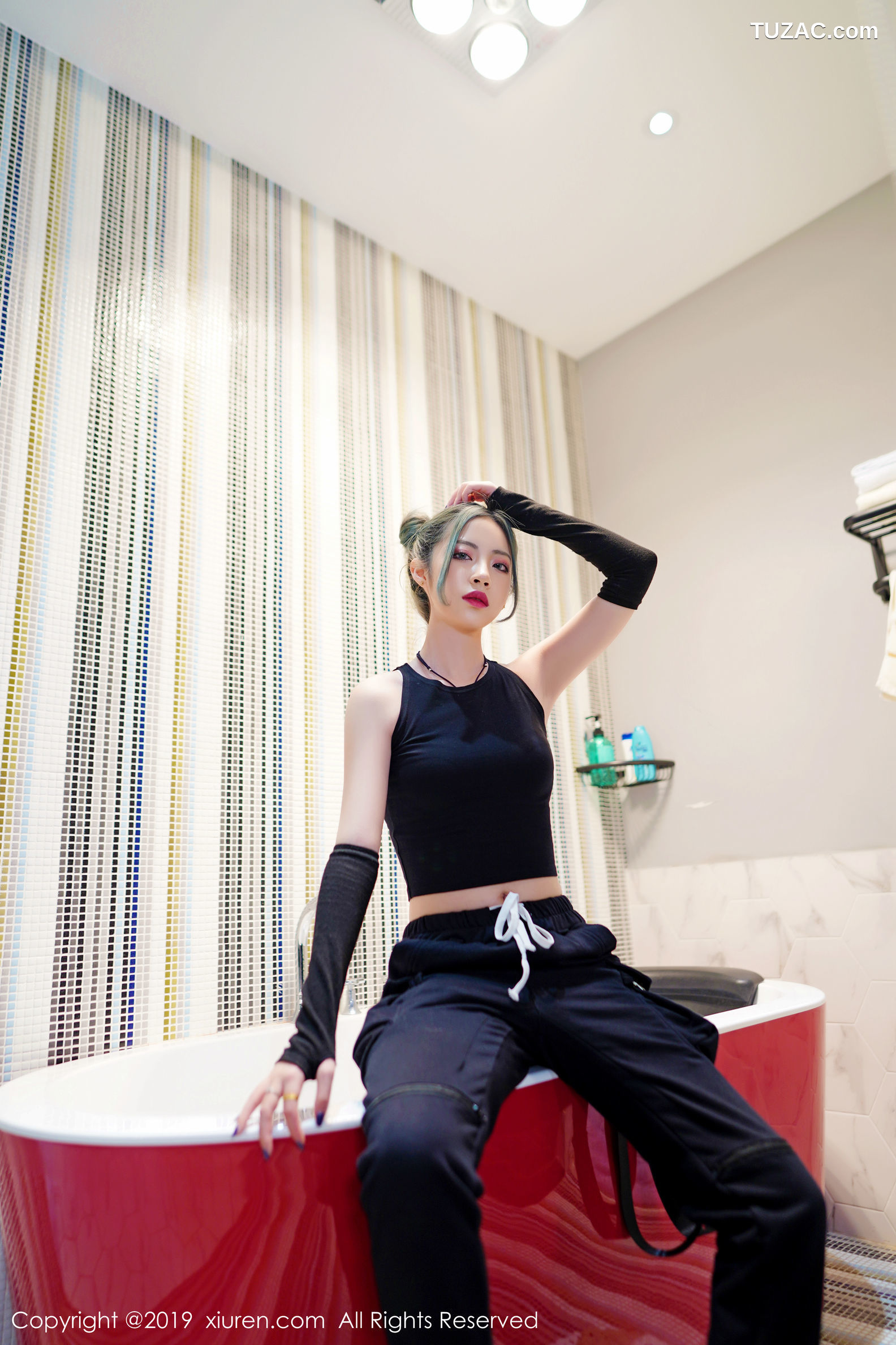 XiuRen秀人网-1644-贾诗晗-《欣长的美腿笔直光滑》-2019.08.26