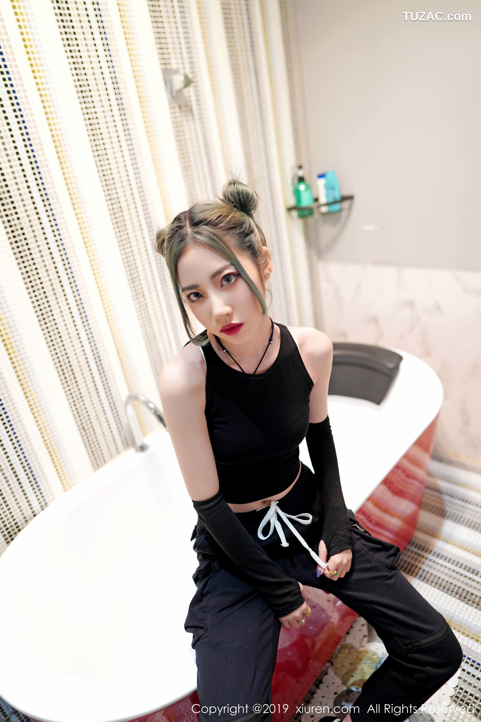XiuRen秀人网-1644-贾诗晗-《欣长的美腿笔直光滑》-2019.08.26