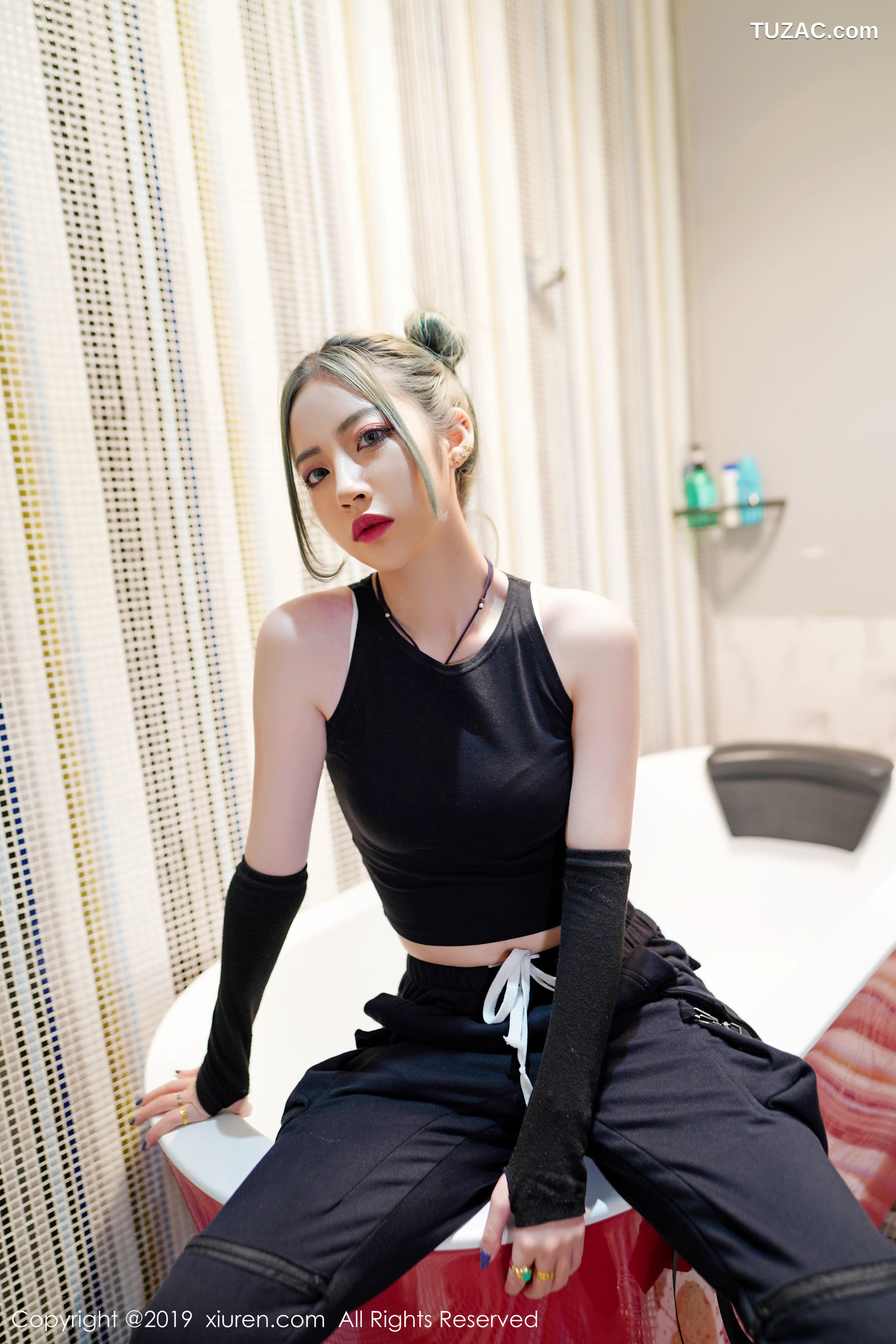 XiuRen秀人网-1644-贾诗晗-《欣长的美腿笔直光滑》-2019.08.26