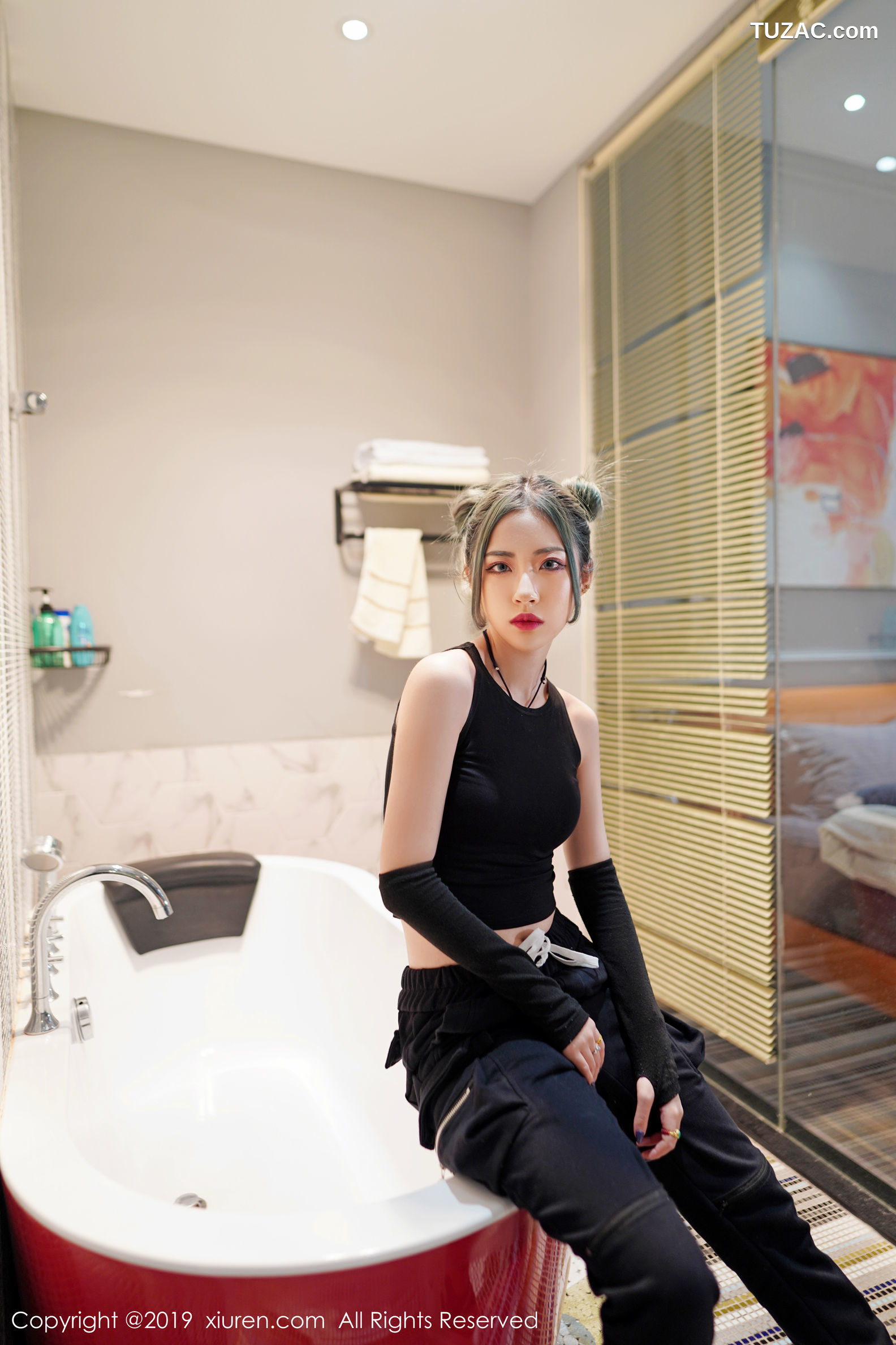XiuRen秀人网-1644-贾诗晗-《欣长的美腿笔直光滑》-2019.08.26