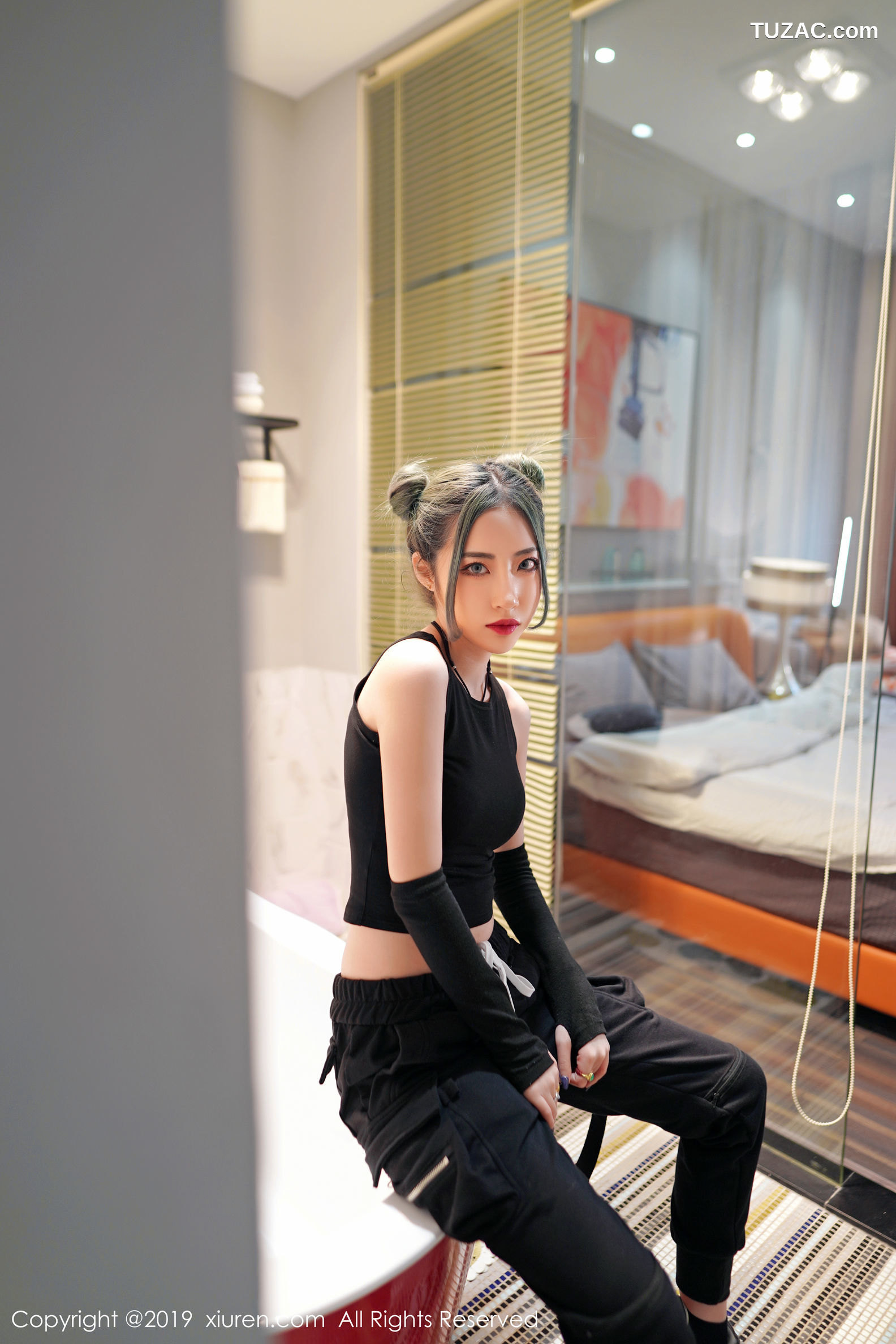 XiuRen秀人网-1644-贾诗晗-《欣长的美腿笔直光滑》-2019.08.26
