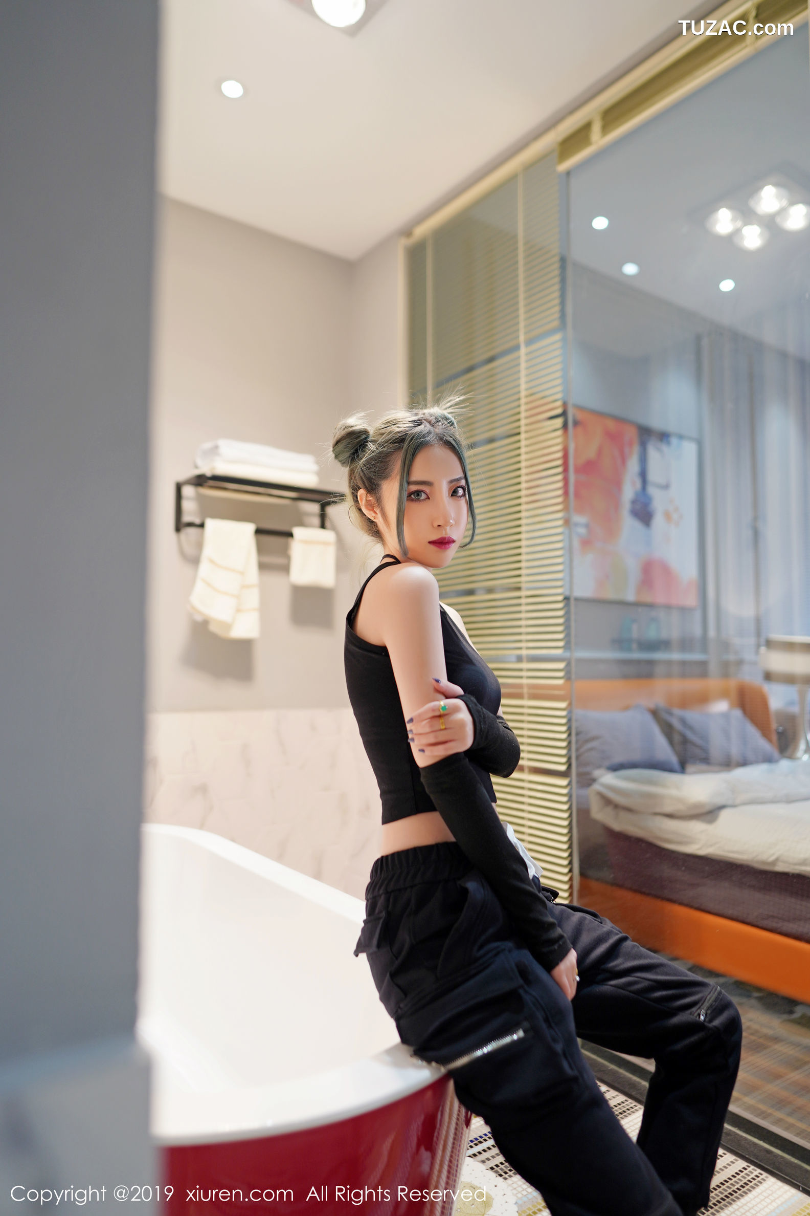 XiuRen秀人网-1644-贾诗晗-《欣长的美腿笔直光滑》-2019.08.26