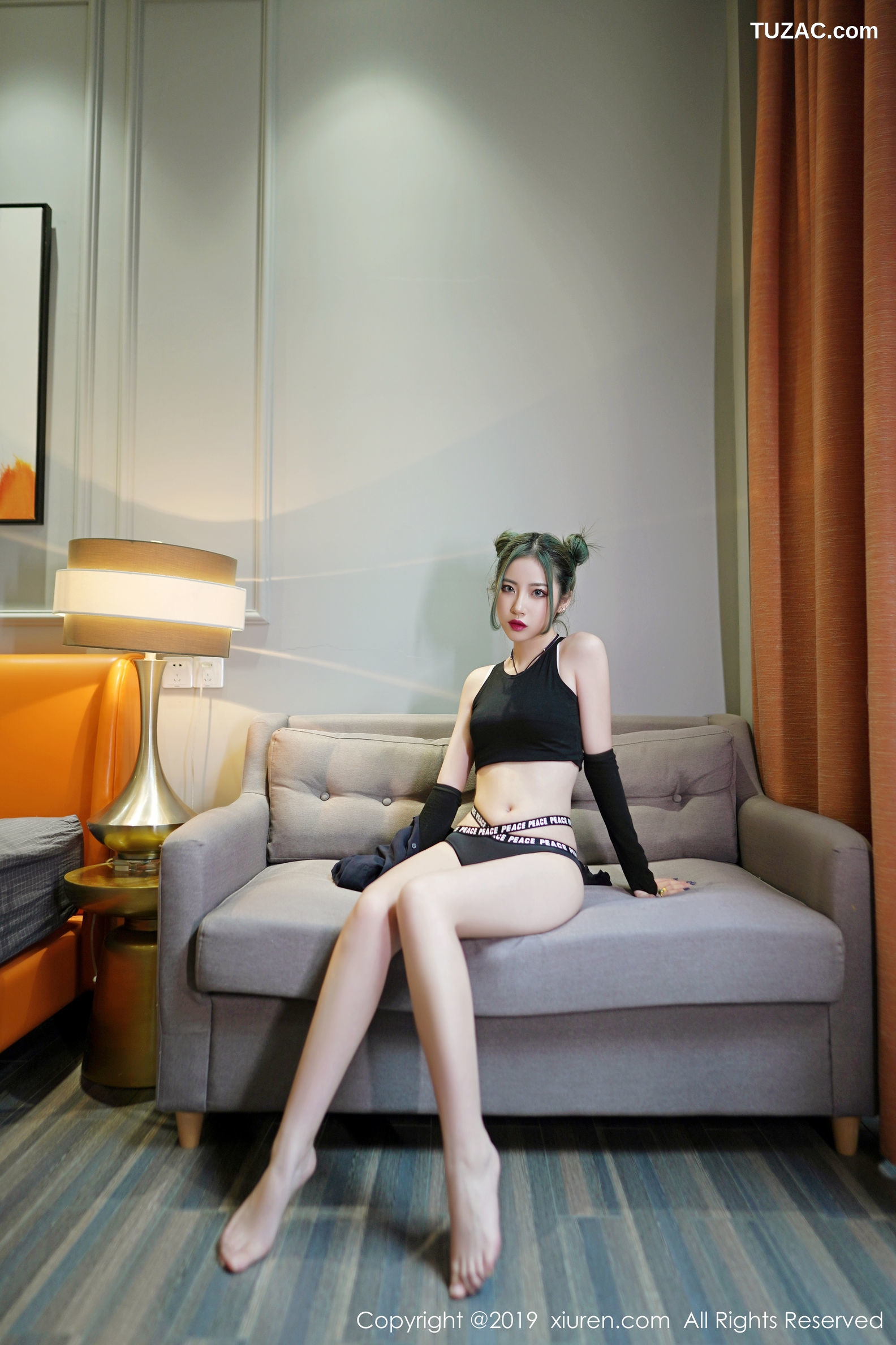 XiuRen秀人网-1644-贾诗晗-《欣长的美腿笔直光滑》-2019.08.26