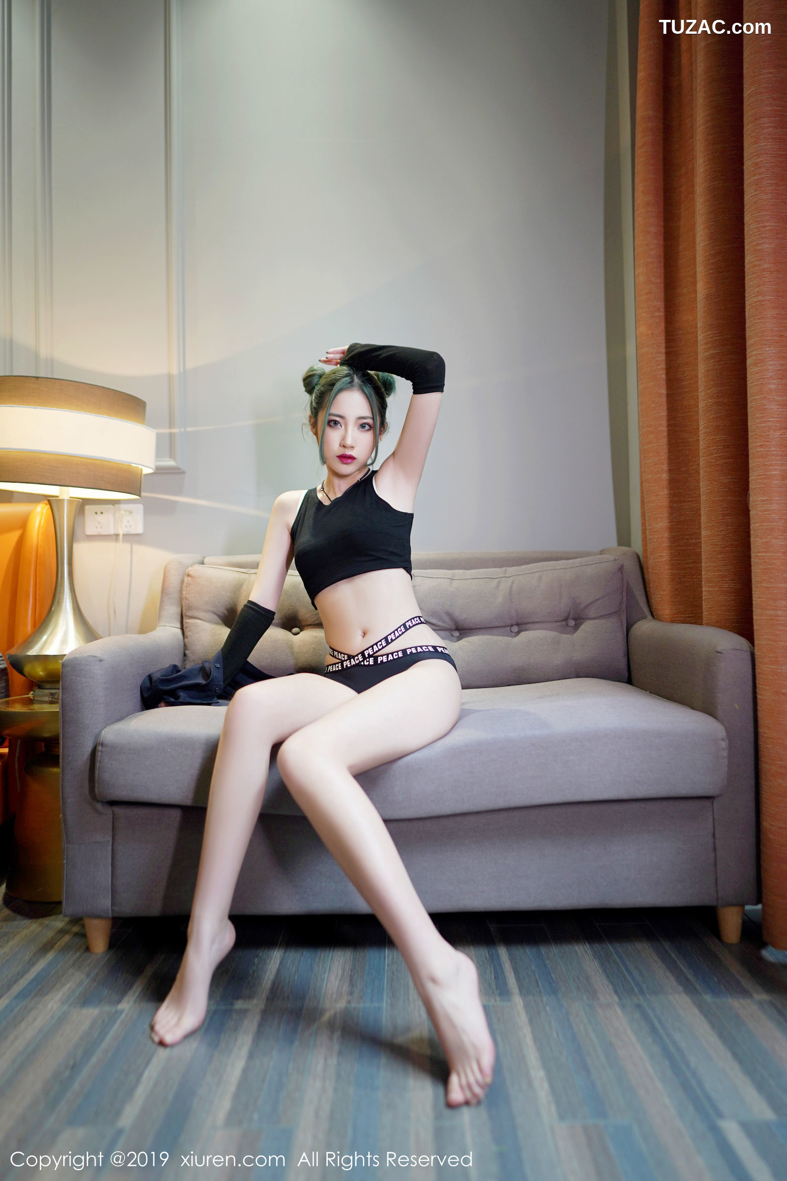 XiuRen秀人网-1644-贾诗晗-《欣长的美腿笔直光滑》-2019.08.26