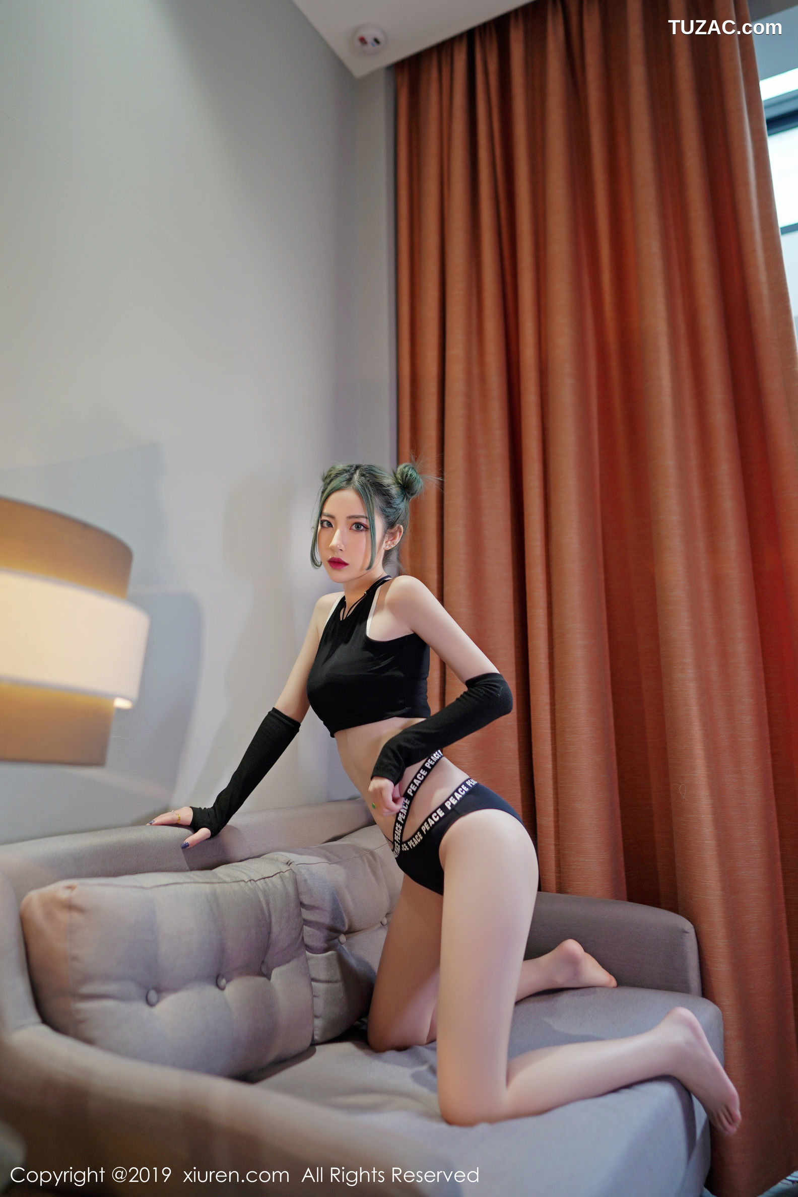 XiuRen秀人网-1644-贾诗晗-《欣长的美腿笔直光滑》-2019.08.26