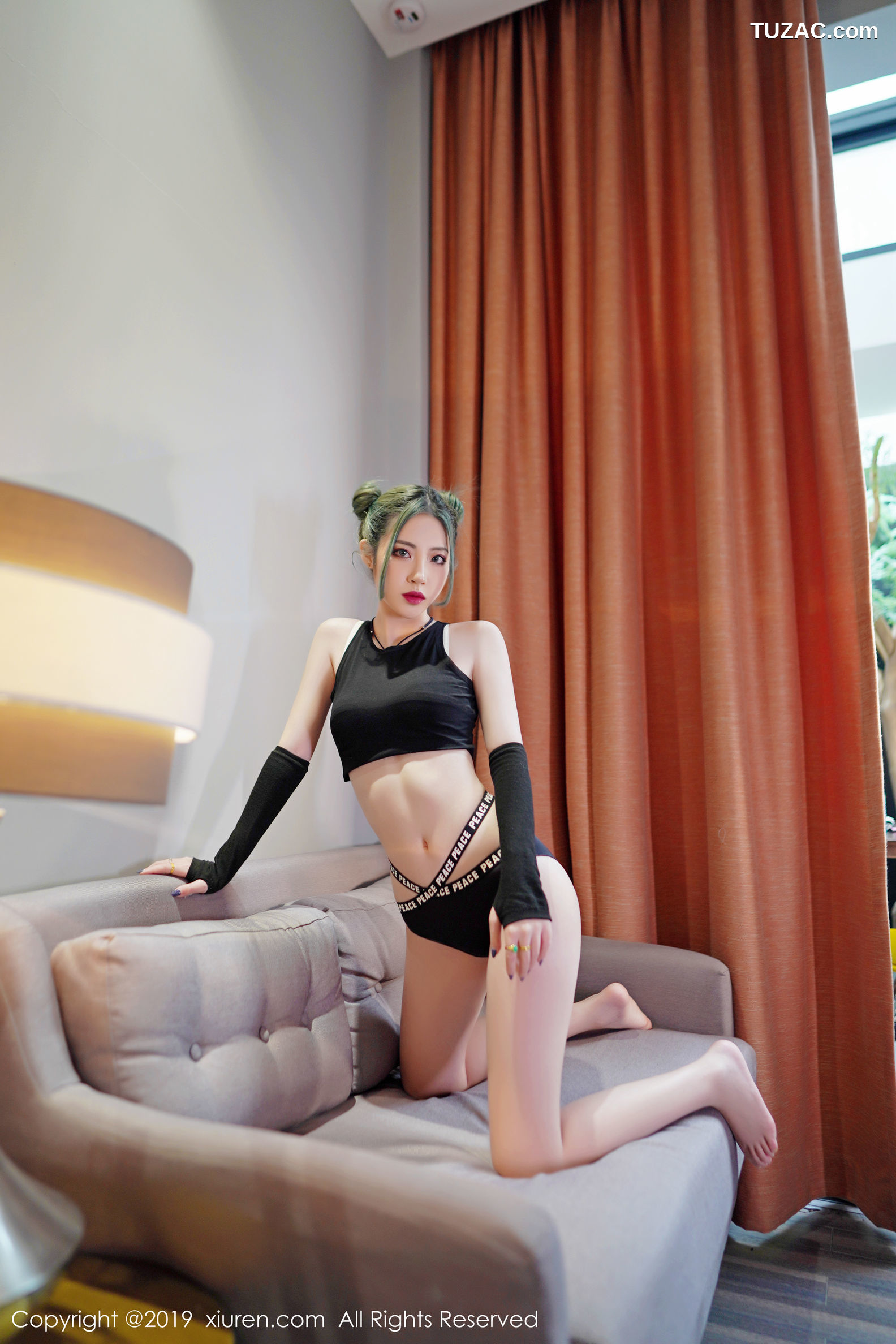 XiuRen秀人网-1644-贾诗晗-《欣长的美腿笔直光滑》-2019.08.26