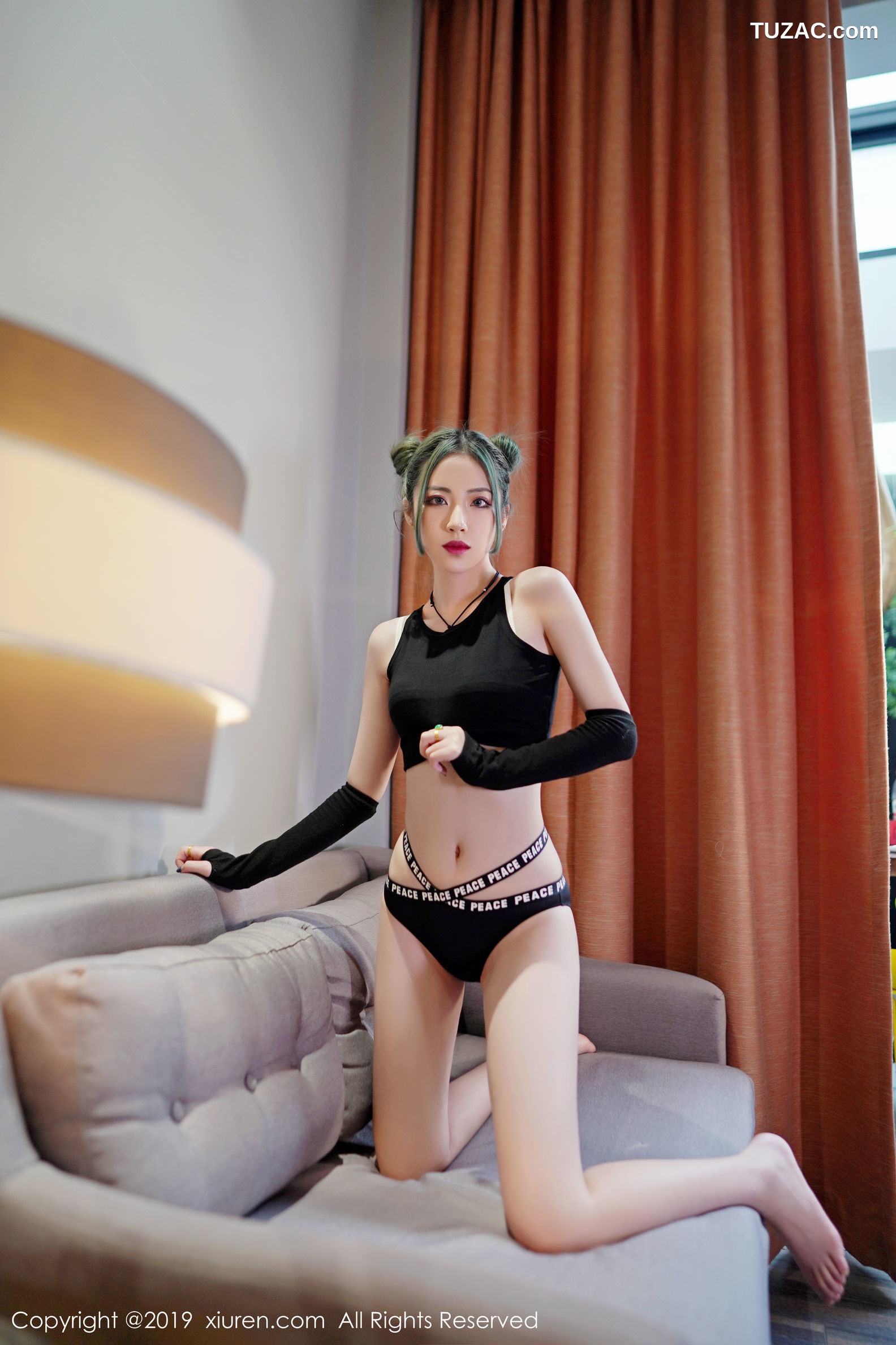 XiuRen秀人网-1644-贾诗晗-《欣长的美腿笔直光滑》-2019.08.26