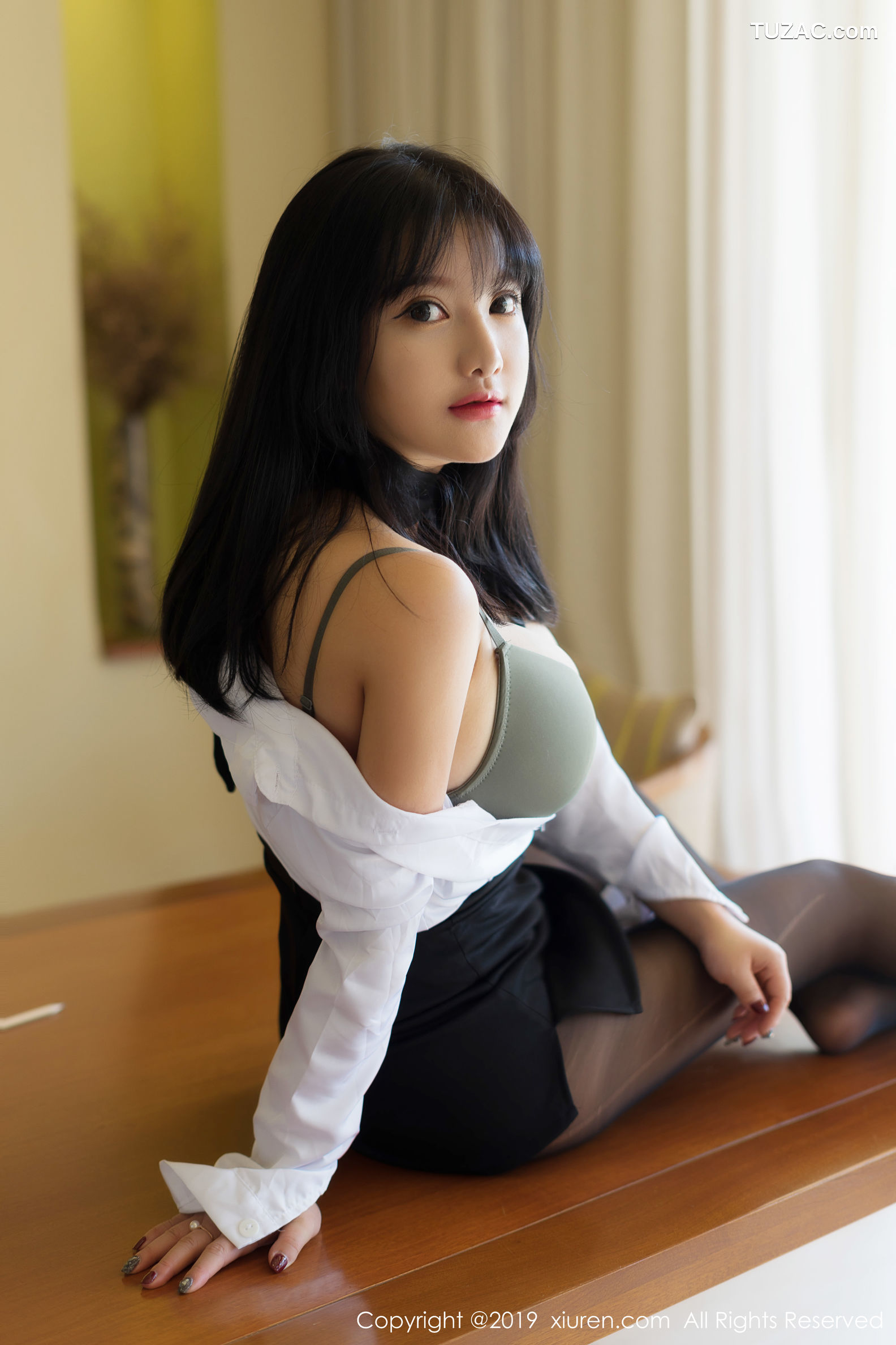 XiuRen秀人网-1653-小尤奈-《白衬衫-黑丝袜的性感秘书制服》-2019.08.28