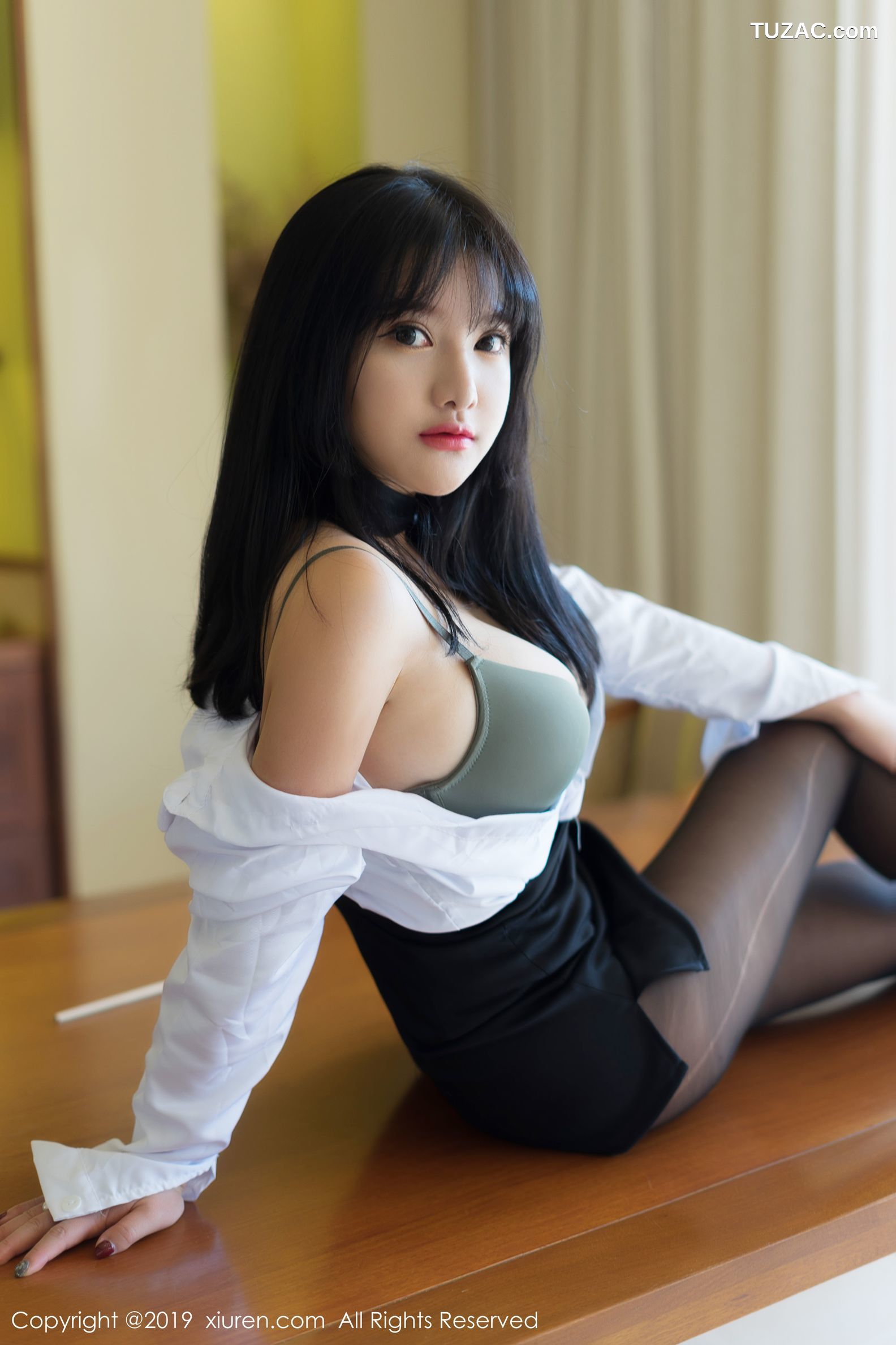 XiuRen秀人网-1653-小尤奈-《白衬衫-黑丝袜的性感秘书制服》-2019.08.28