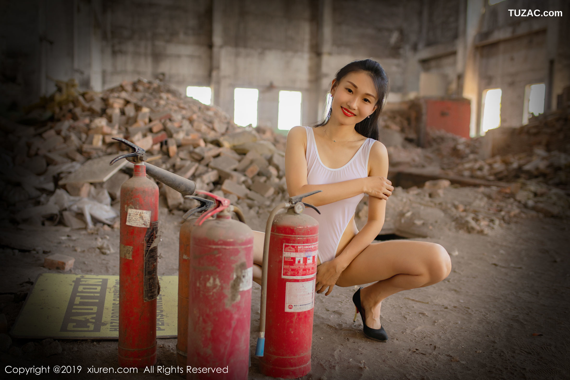 XiuRen秀人网-1679-狐小妖Baby-《性感诱人的厂房外拍系列》-2019.09.12