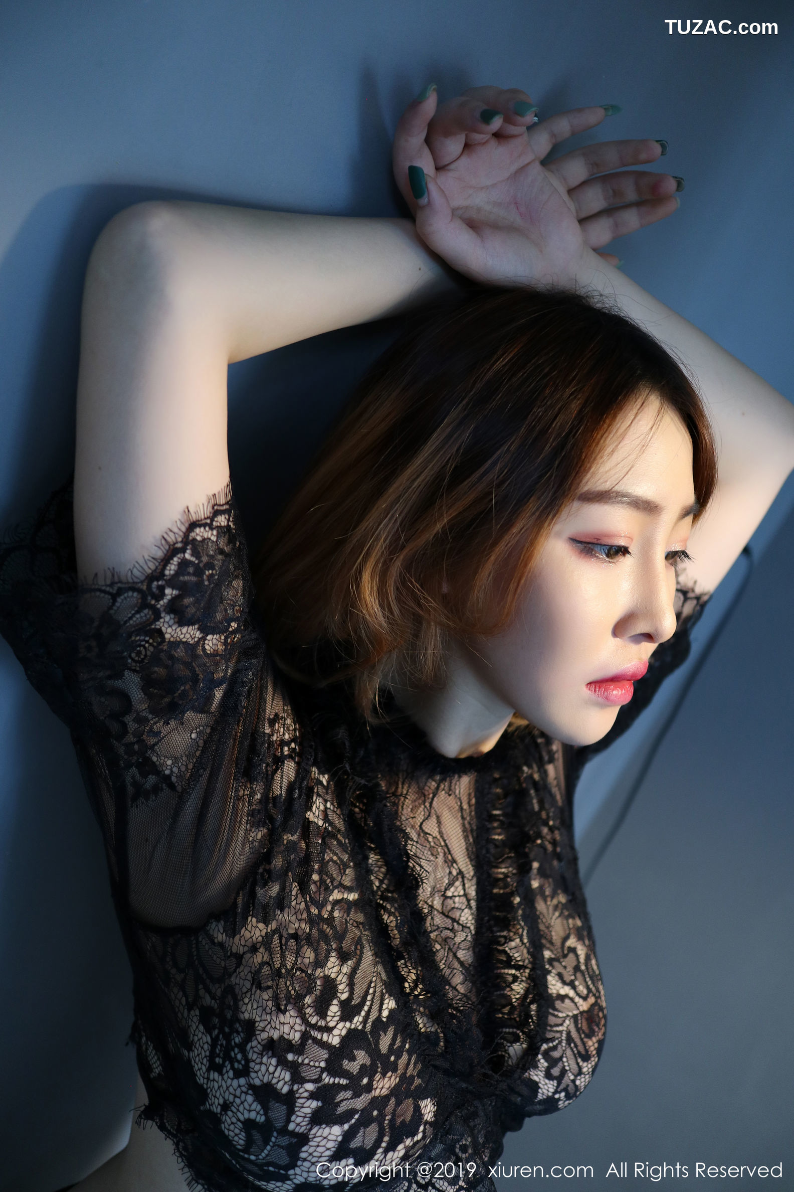 XiuRen秀人网-1686-Domen瑶瑶-《肌肤诱惑-性感到极致》-2019.09.19