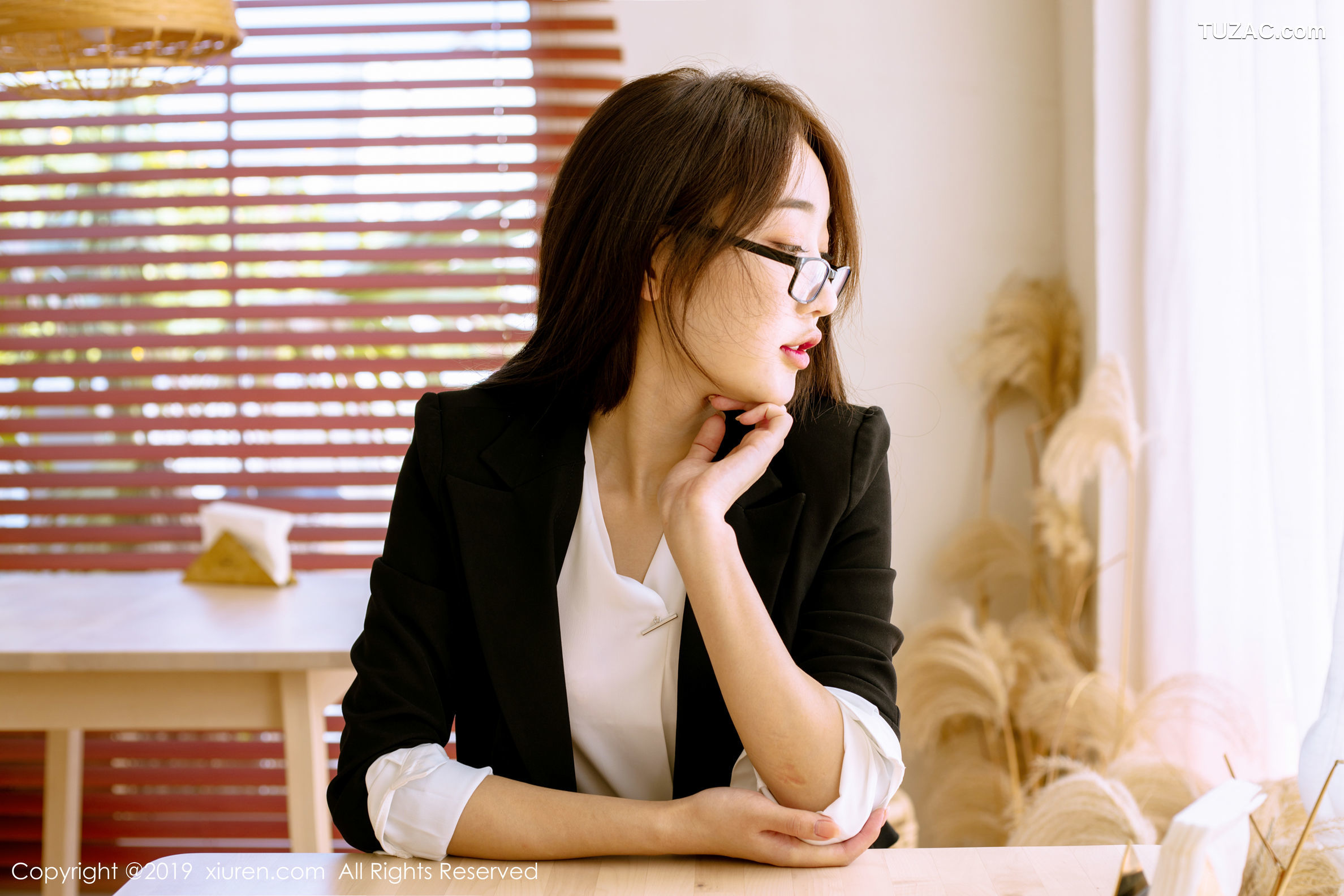 XiuRen秀人网-1689-小九月-《性感秘书OL》-2019.09.20