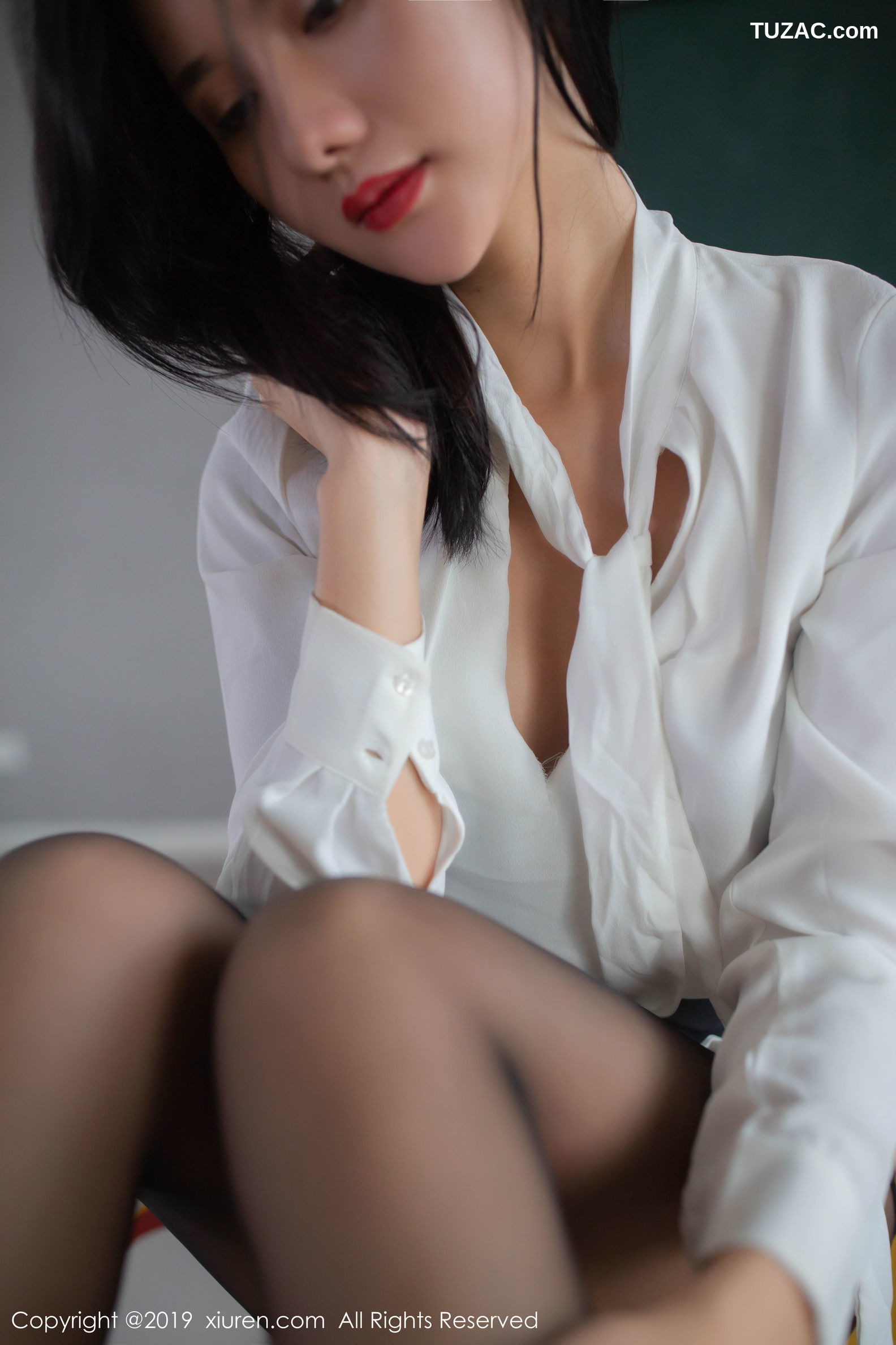 XiuRen秀人网-1690-就是阿朱啊-《教室真实上演教师诱惑》-2019.09.20