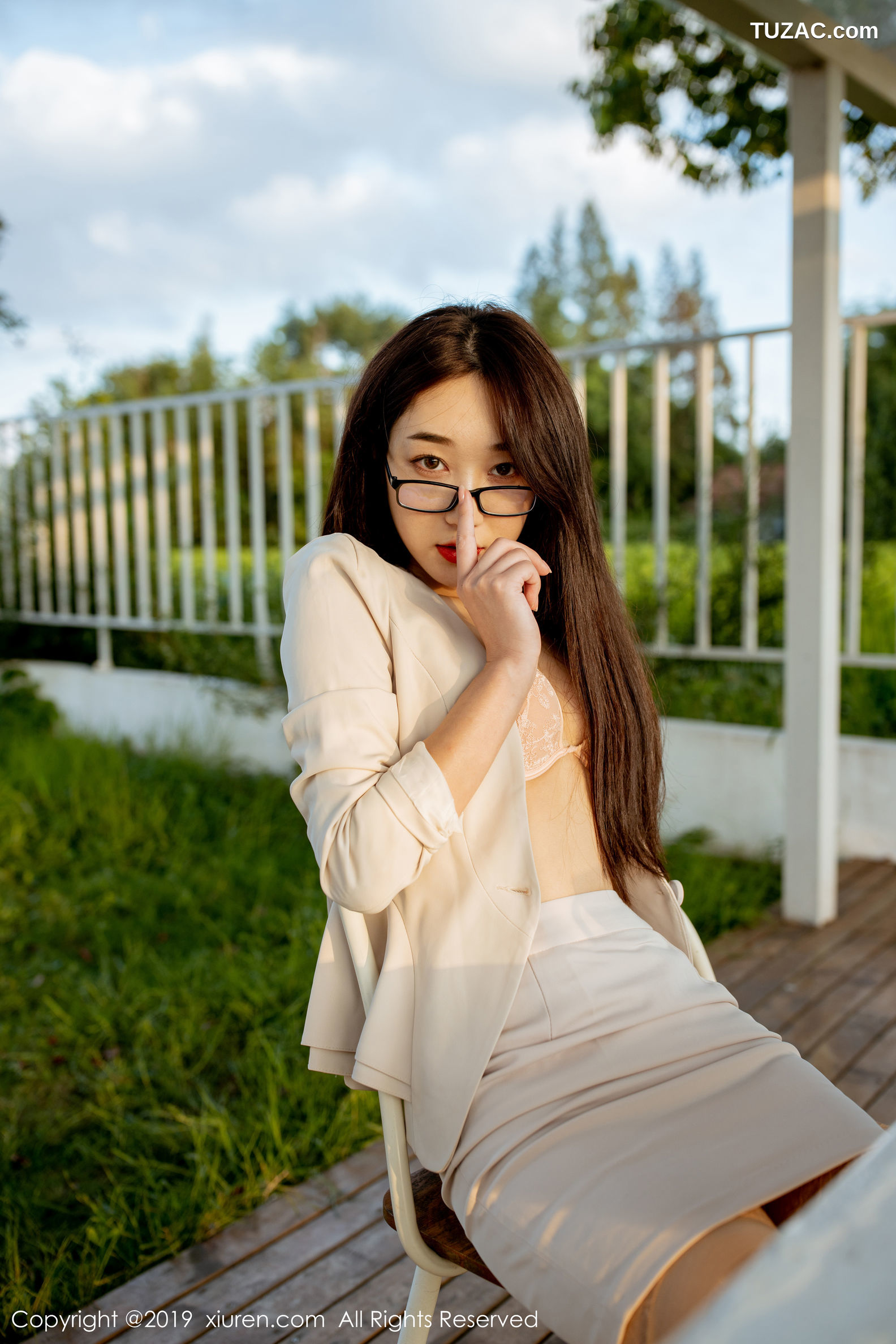XiuRen秀人网-1700-小九月-《性感秘书OL》-2019.09.27
