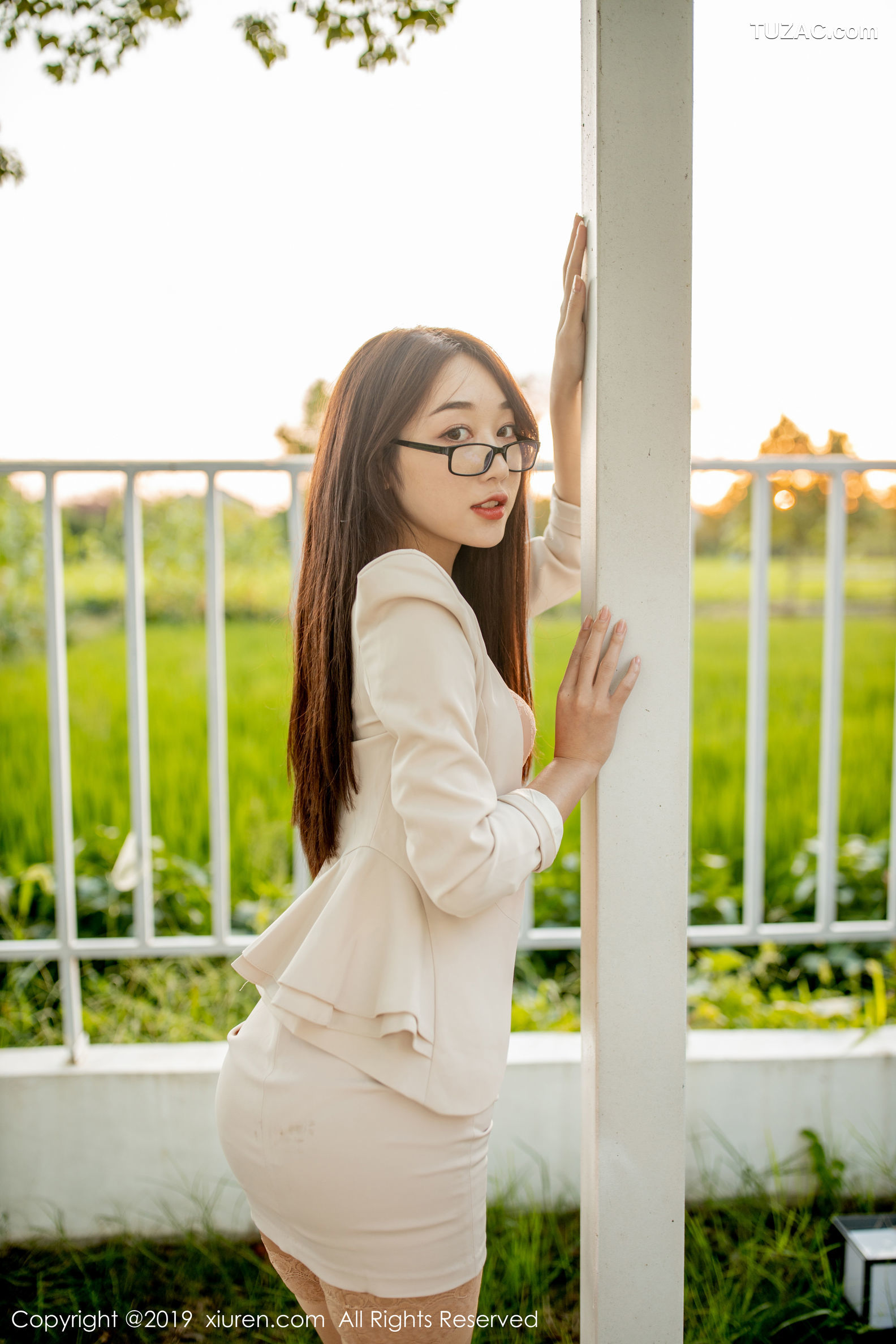 XiuRen秀人网-1700-小九月-《性感秘书OL》-2019.09.27