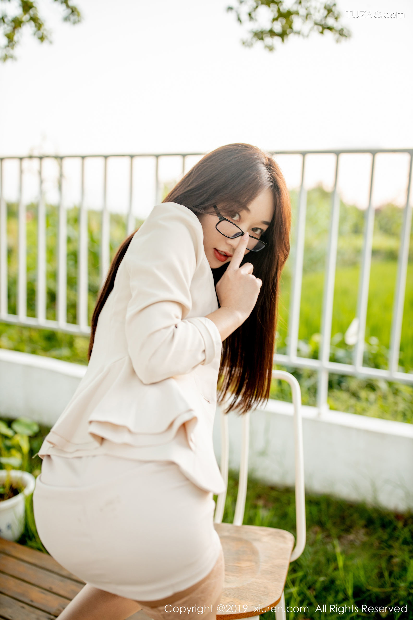 XiuRen秀人网-1700-小九月-《性感秘书OL》-2019.09.27