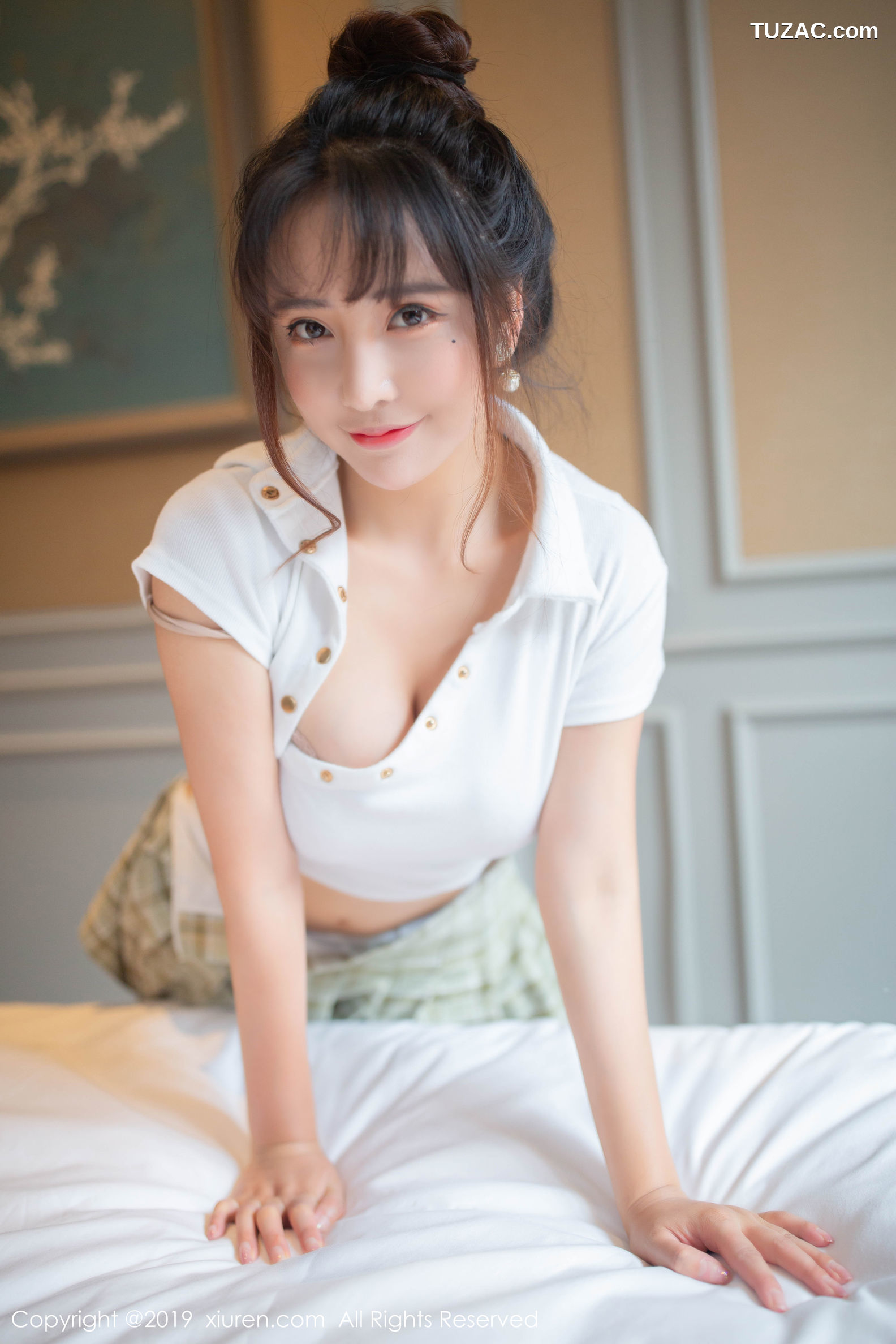 XiuRen秀人网-1705-陶喜乐-《性感学生装下凹凸曼妙身姿》-2019.09.30