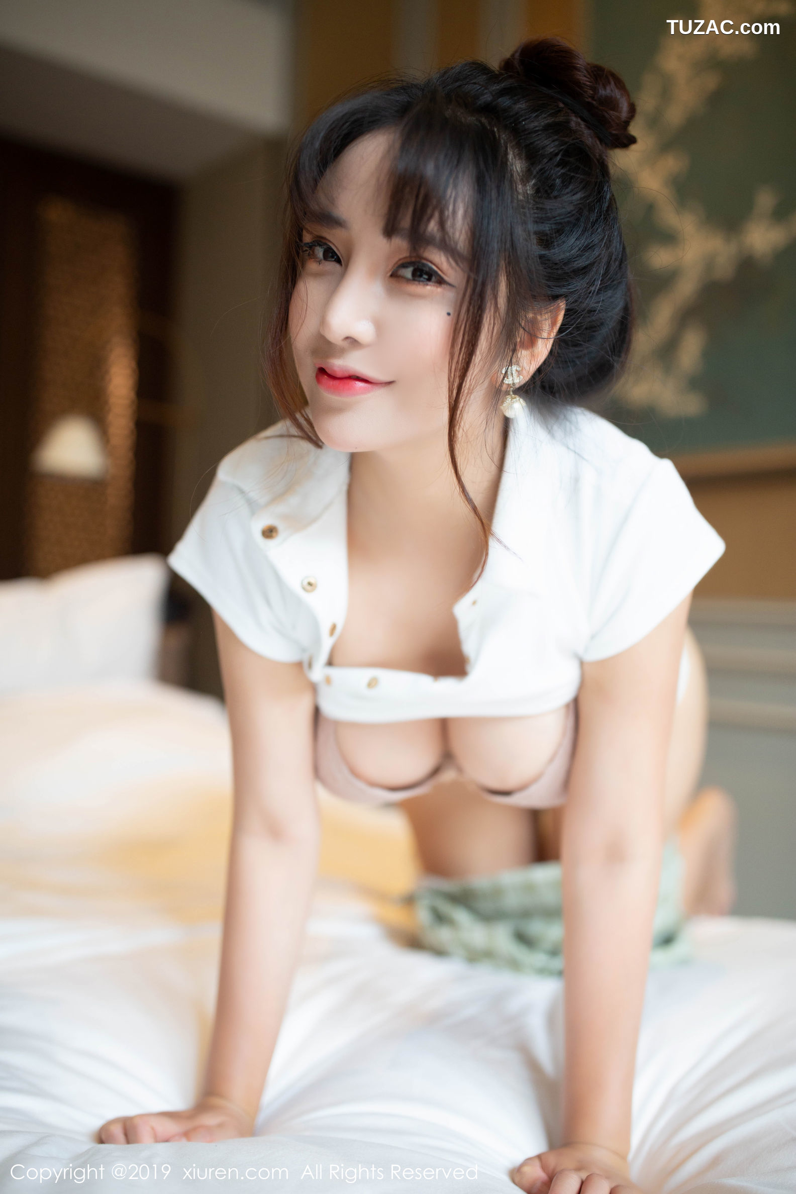 XiuRen秀人网-1705-陶喜乐-《性感学生装下凹凸曼妙身姿》-2019.09.30