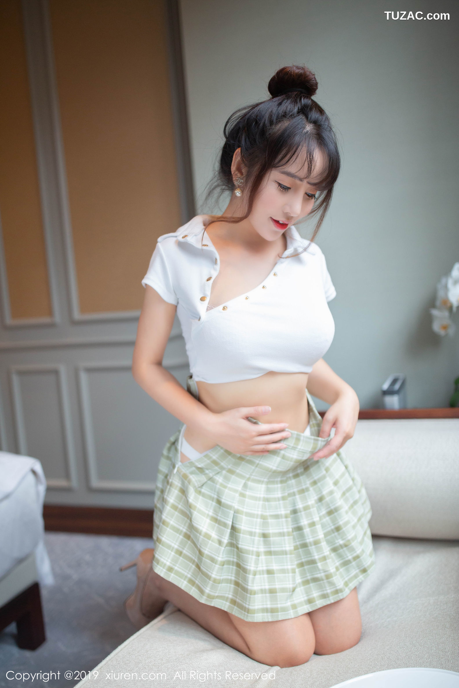 XiuRen秀人网-1705-陶喜乐-《性感学生装下凹凸曼妙身姿》-2019.09.30