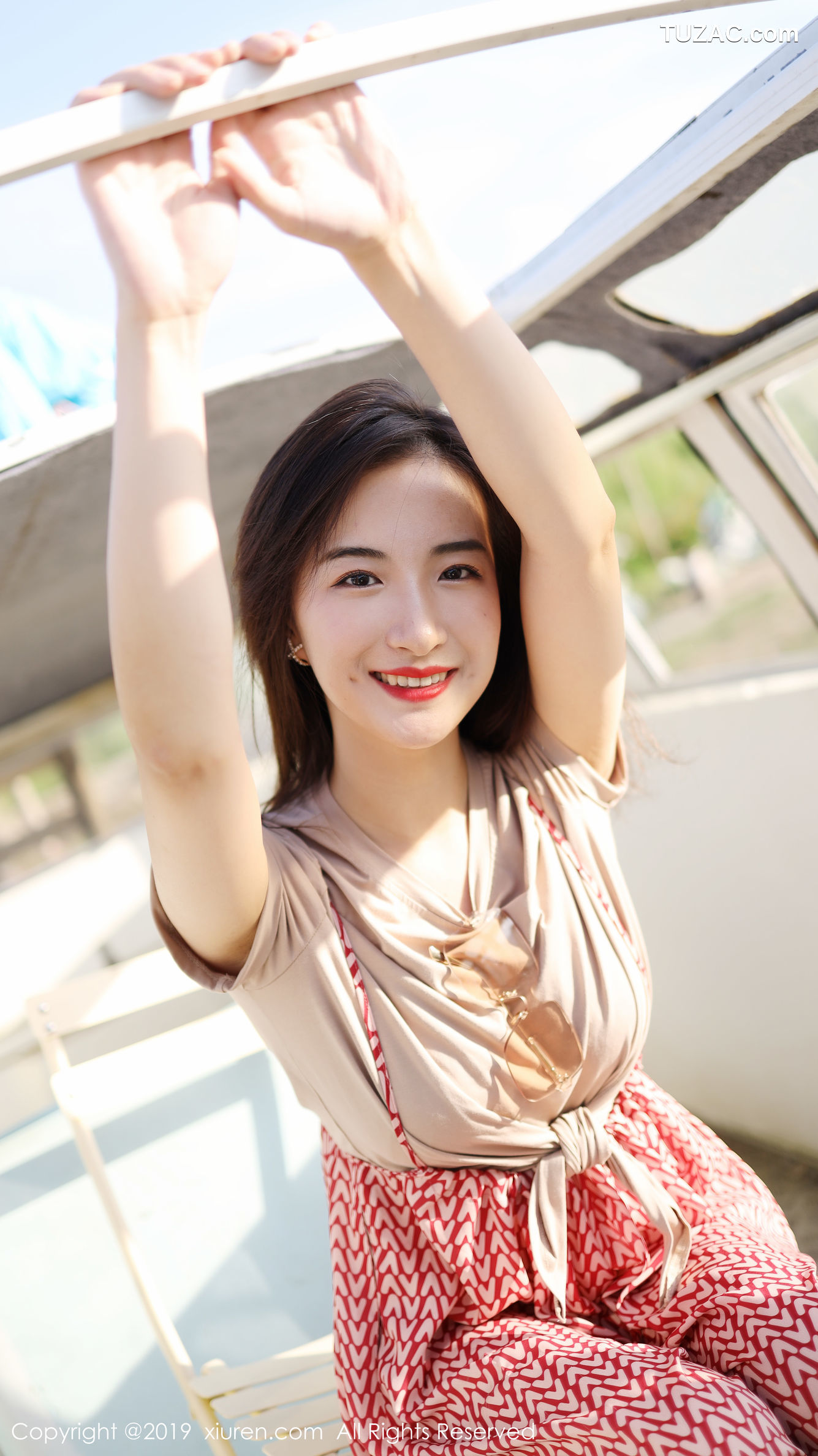 XiuRen秀人网-1718-艺儿拿铁-《室外清新甜美风格系列》-2019.10.11