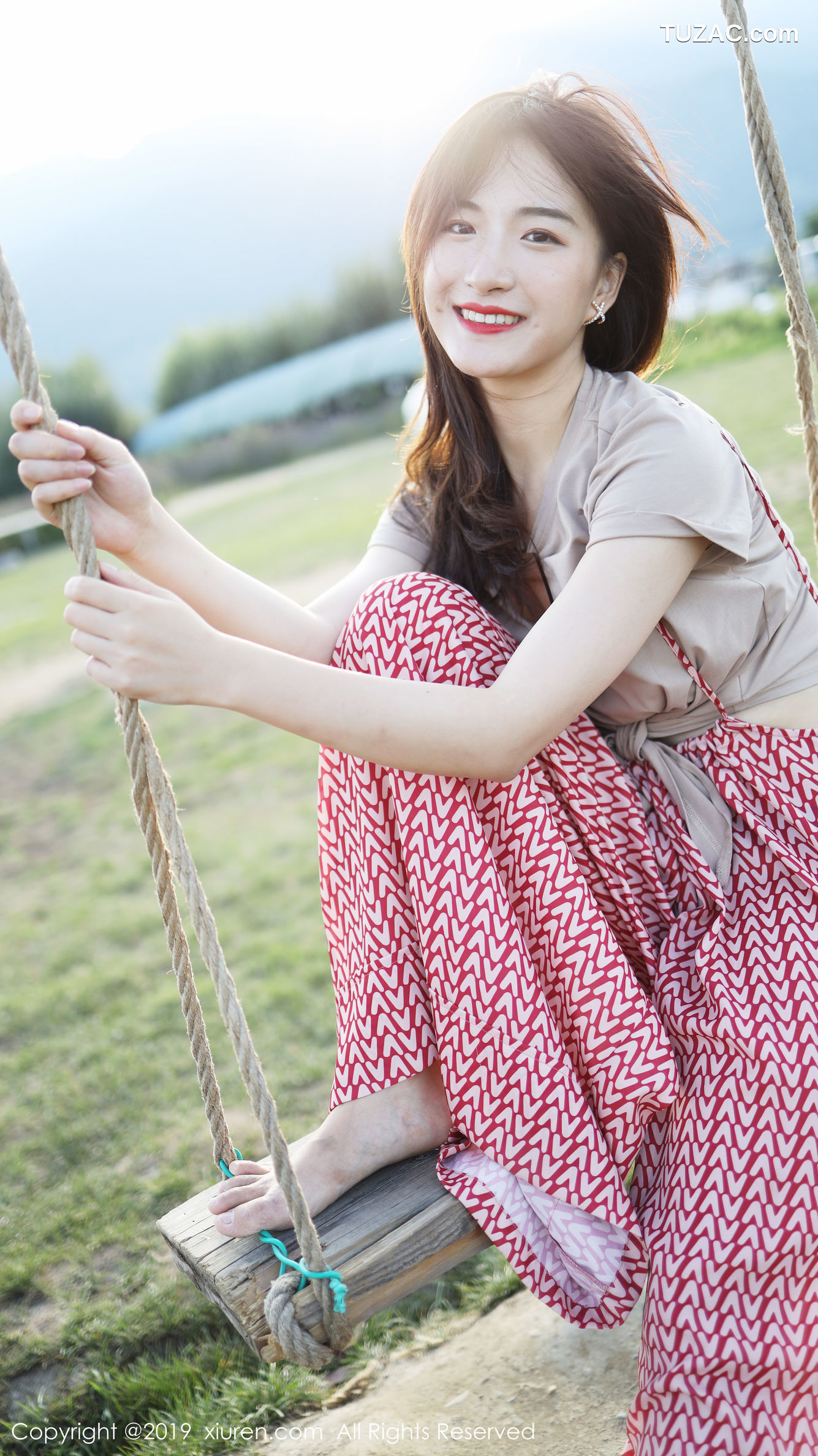 XiuRen秀人网-1718-艺儿拿铁-《室外清新甜美风格系列》-2019.10.11