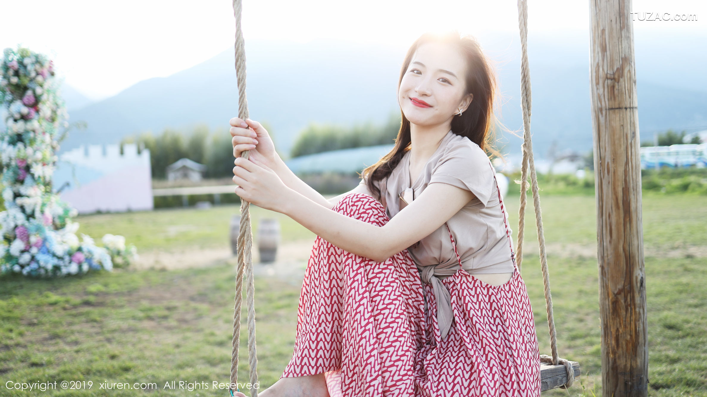 XiuRen秀人网-1718-艺儿拿铁-《室外清新甜美风格系列》-2019.10.11