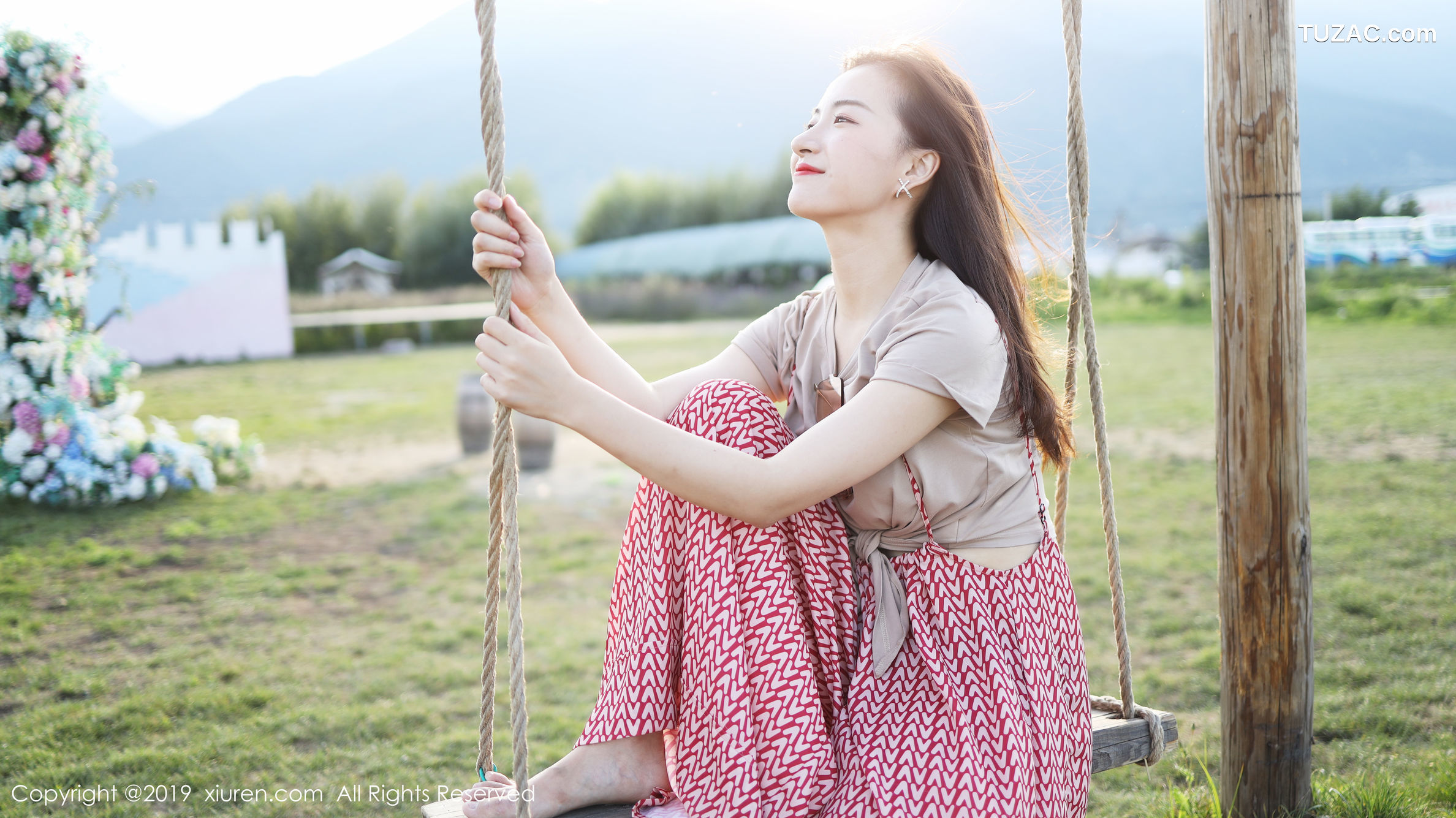 XiuRen秀人网-1718-艺儿拿铁-《室外清新甜美风格系列》-2019.10.11