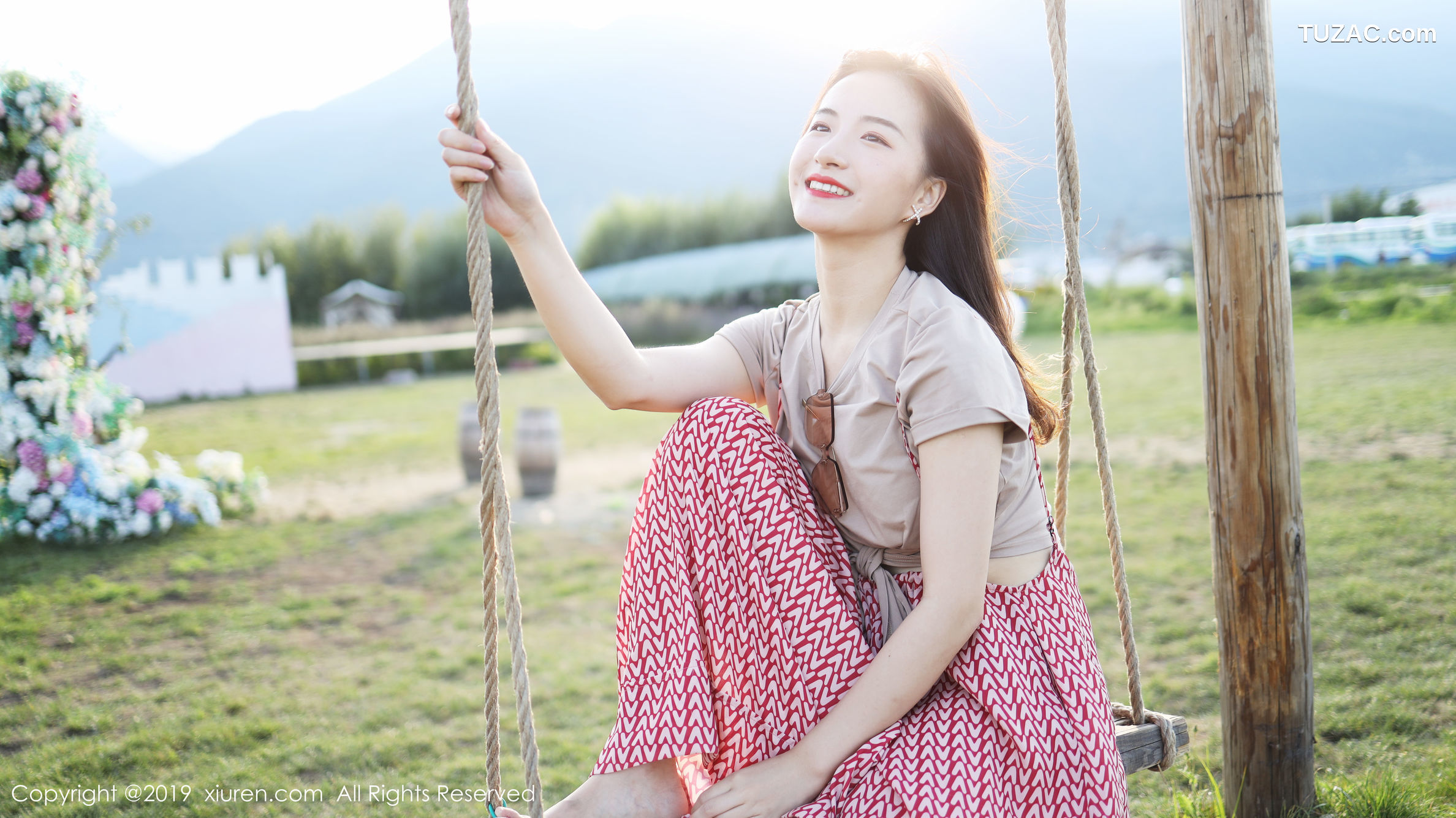 XiuRen秀人网-1718-艺儿拿铁-《室外清新甜美风格系列》-2019.10.11