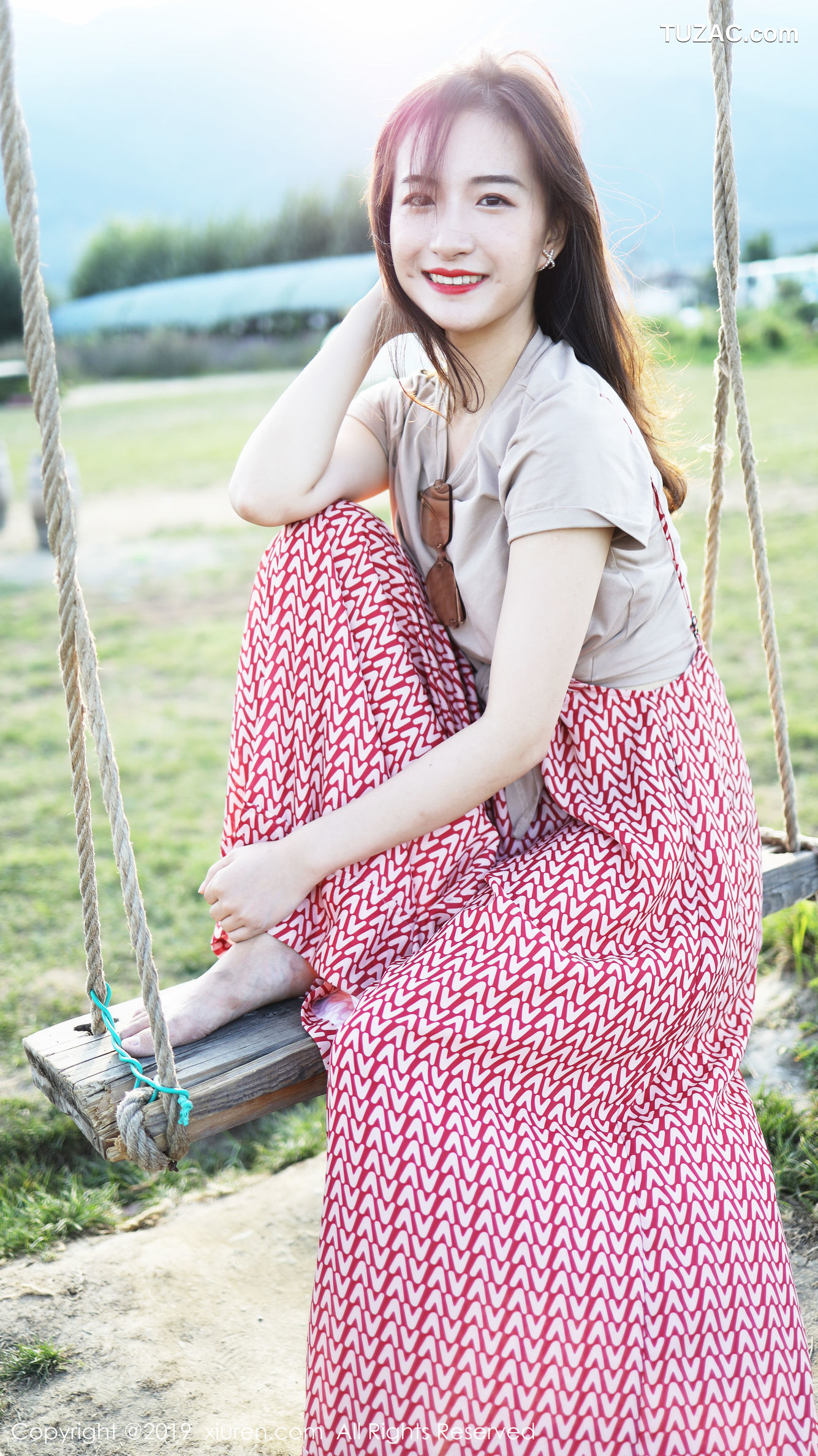 XiuRen秀人网-1718-艺儿拿铁-《室外清新甜美风格系列》-2019.10.11