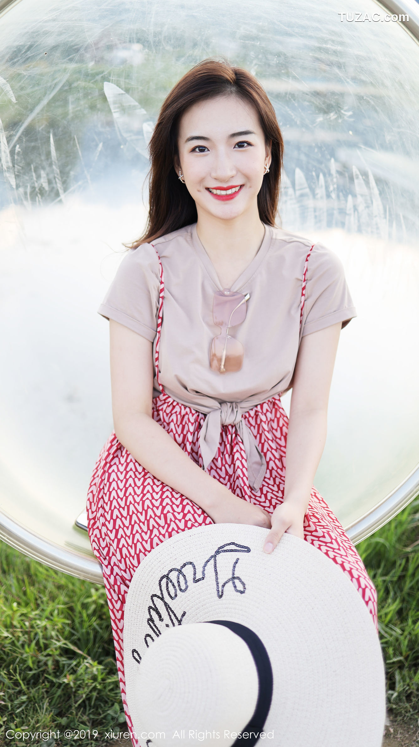 XiuRen秀人网-1718-艺儿拿铁-《室外清新甜美风格系列》-2019.10.11