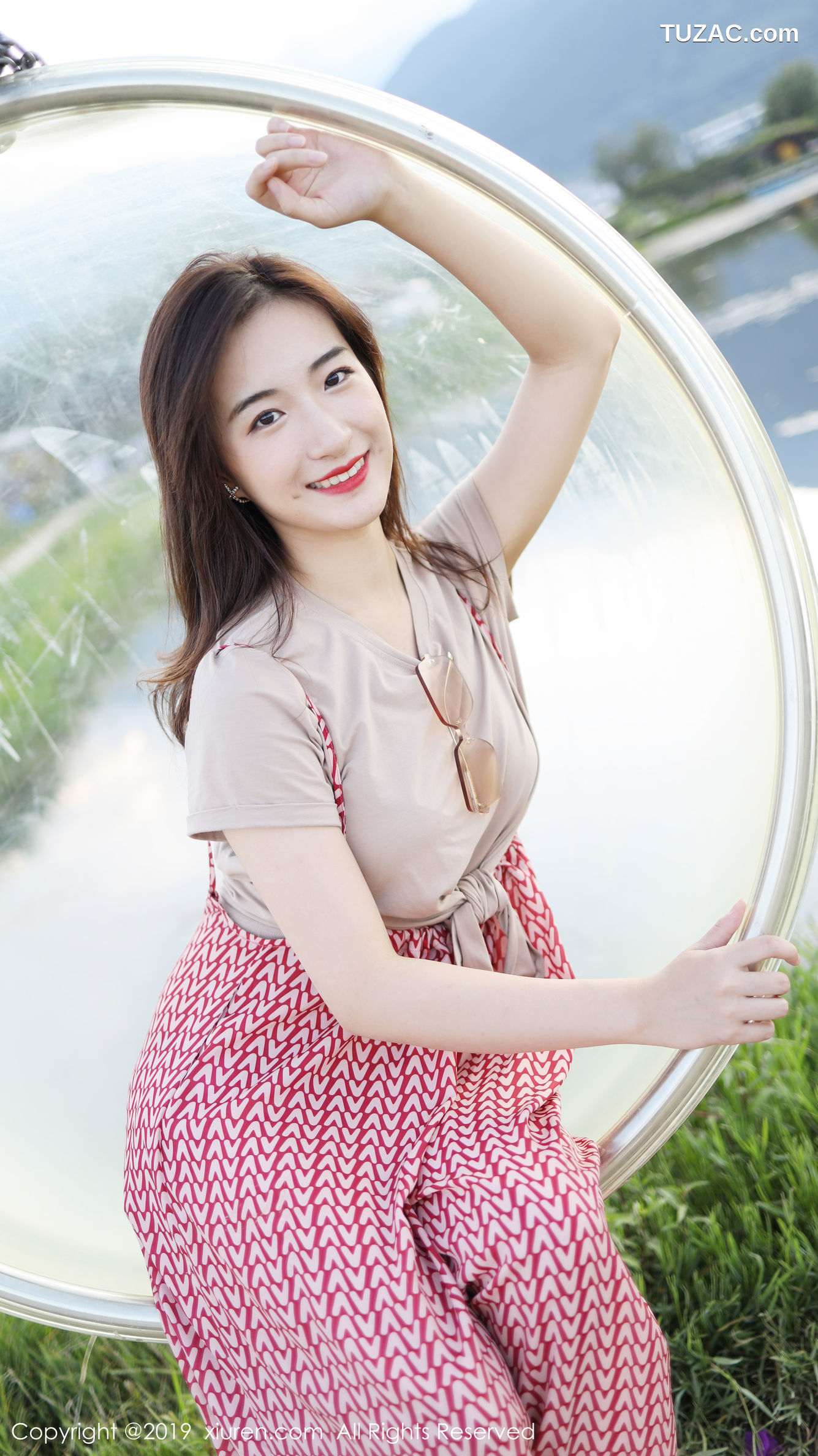 XiuRen秀人网-1718-艺儿拿铁-《室外清新甜美风格系列》-2019.10.11