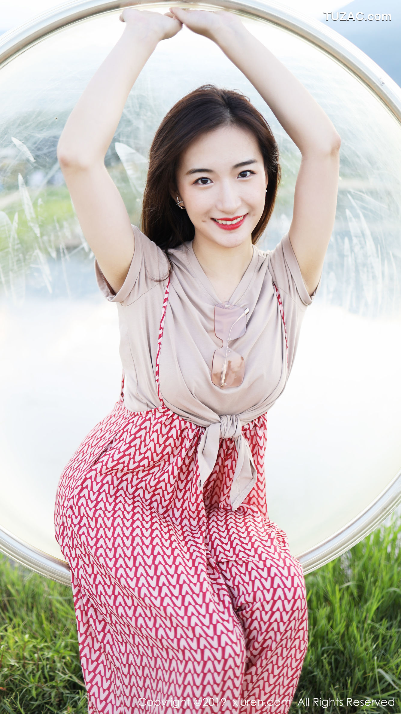 XiuRen秀人网-1718-艺儿拿铁-《室外清新甜美风格系列》-2019.10.11