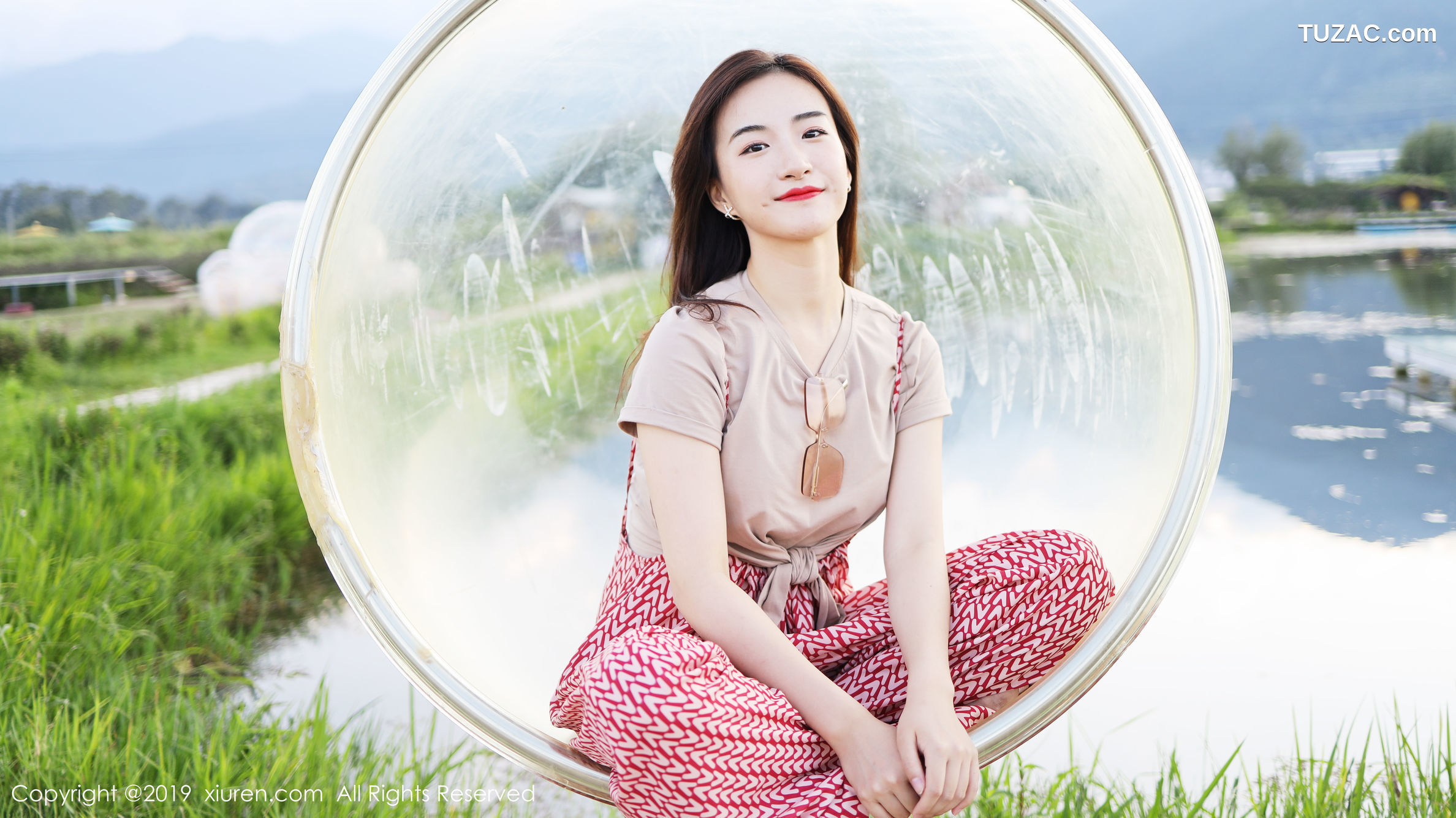 XiuRen秀人网-1718-艺儿拿铁-《室外清新甜美风格系列》-2019.10.11