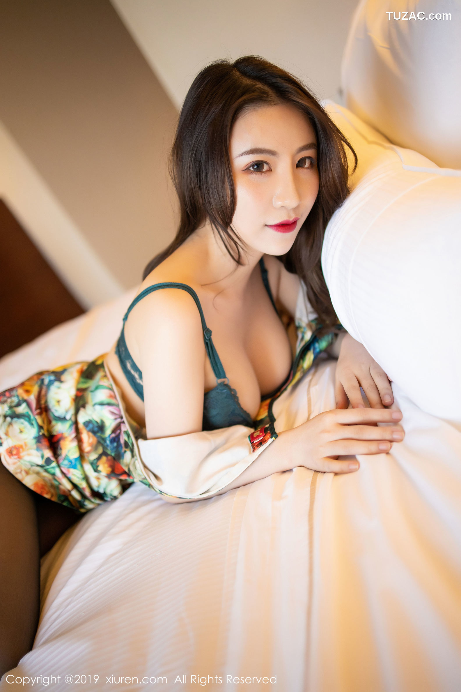XiuRen秀人网-1727-绯月樱-《性感黑丝吊袜美腿系列》-2019.10.14