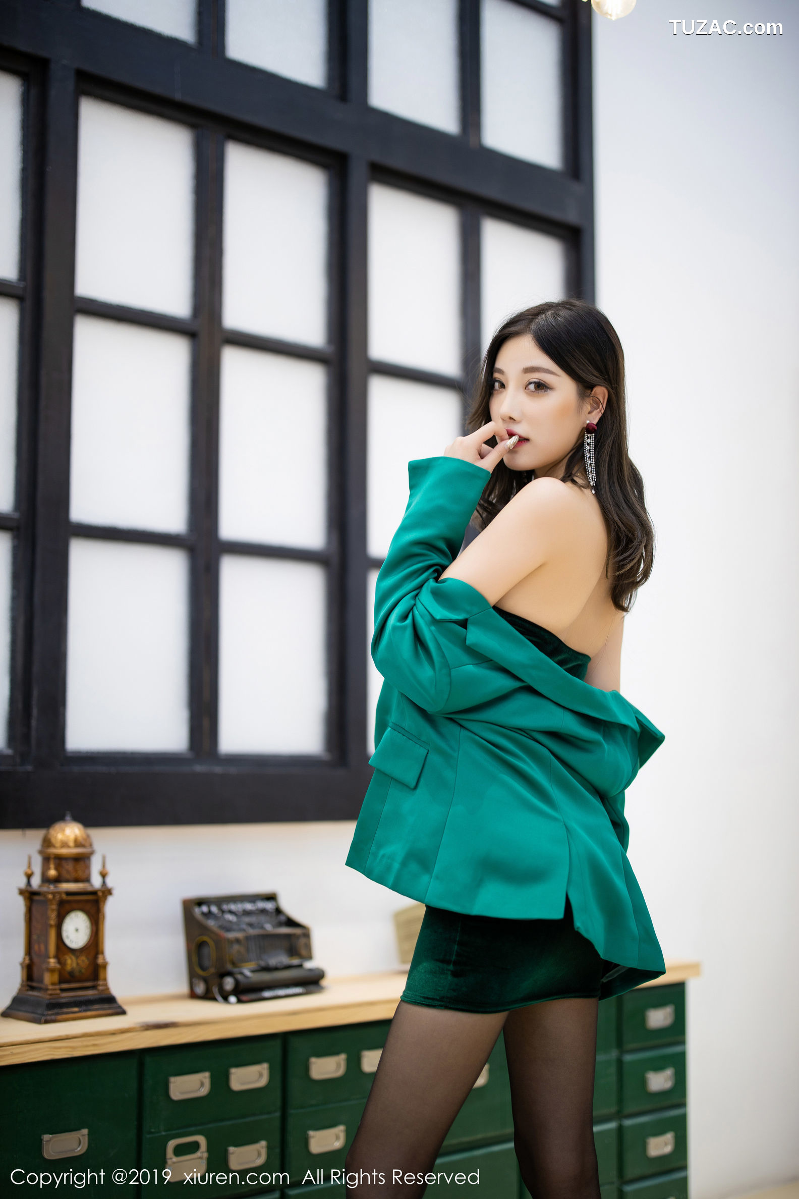 XiuRen秀人网-1731-杨晨晨-《性感抹胸与丝袜》-2019.10.15