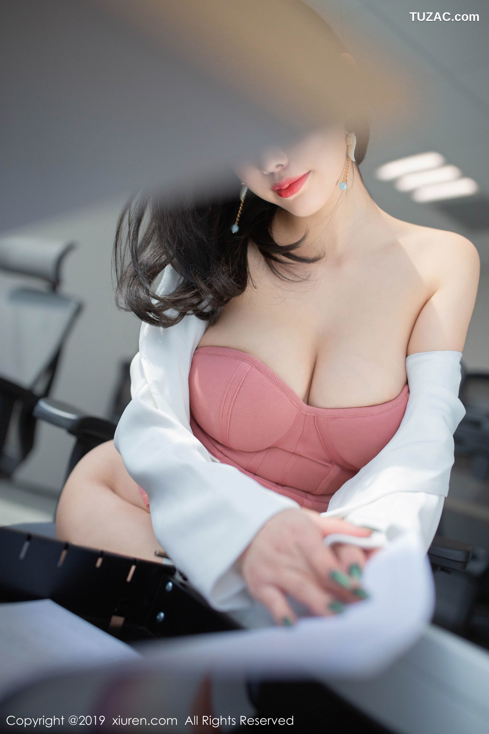 XiuRen秀人网-1743-杨晨晨-《秘书职业装》-2019.10.21