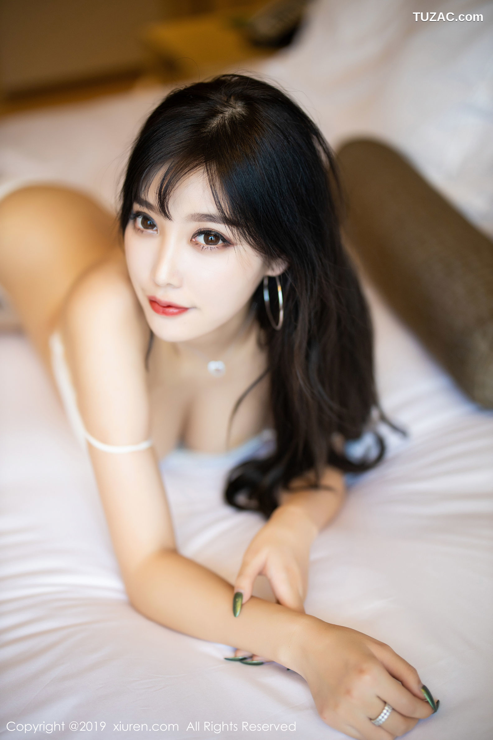 XiuRen秀人网-1746-杨晨晨-《网袜美腿翘臀诱惑》-2019.10.22