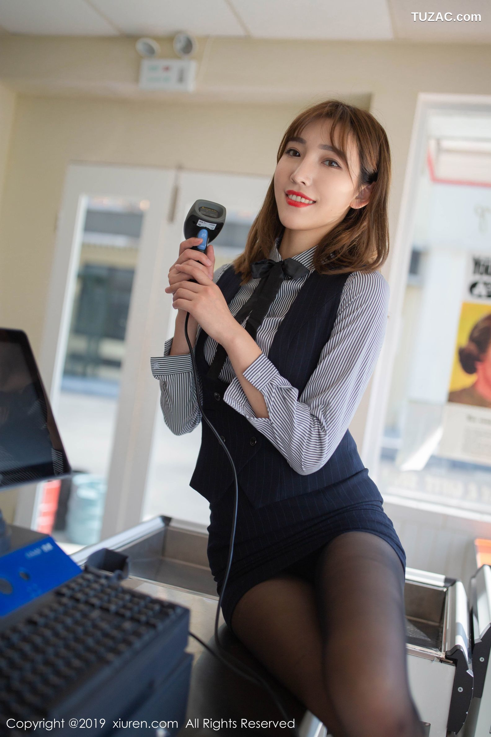 XiuRen秀人网-1748-陆萱萱-《便利店主题》-2019.10.24
