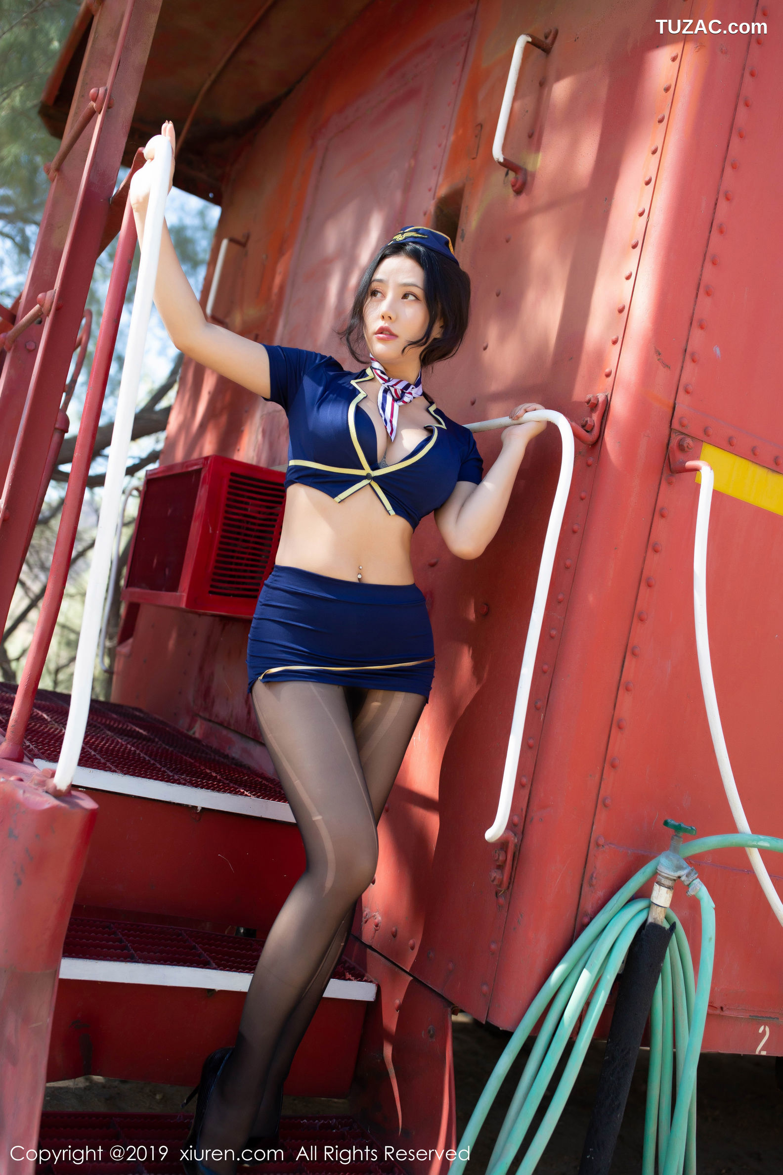 XiuRen秀人网-1755-玛鲁娜-《实景火车乘务员真实扮演》-2019.10.28