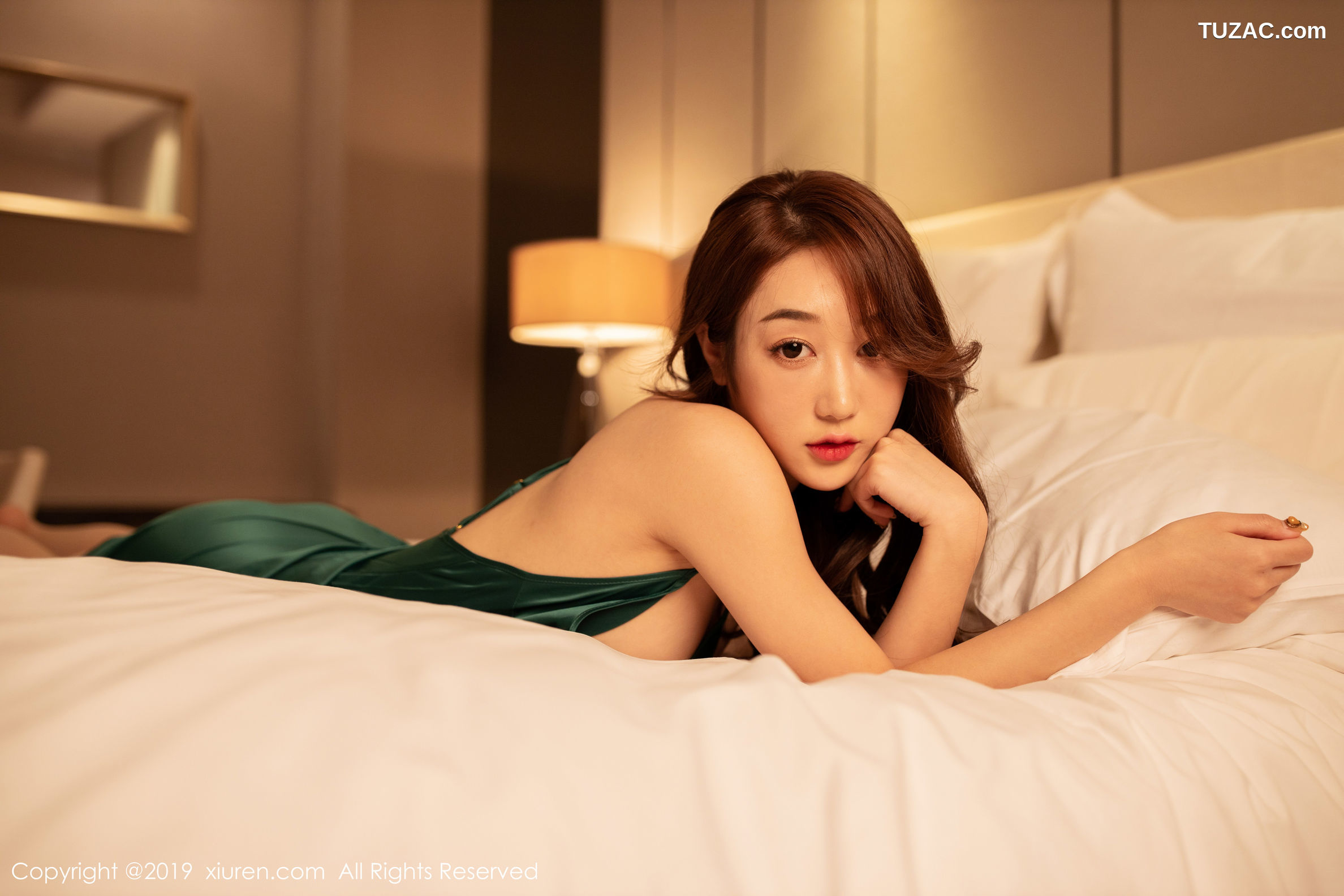 XiuRen秀人网-1756-小九月-《性感吊带与朦胧丝袜》-2019.10.29