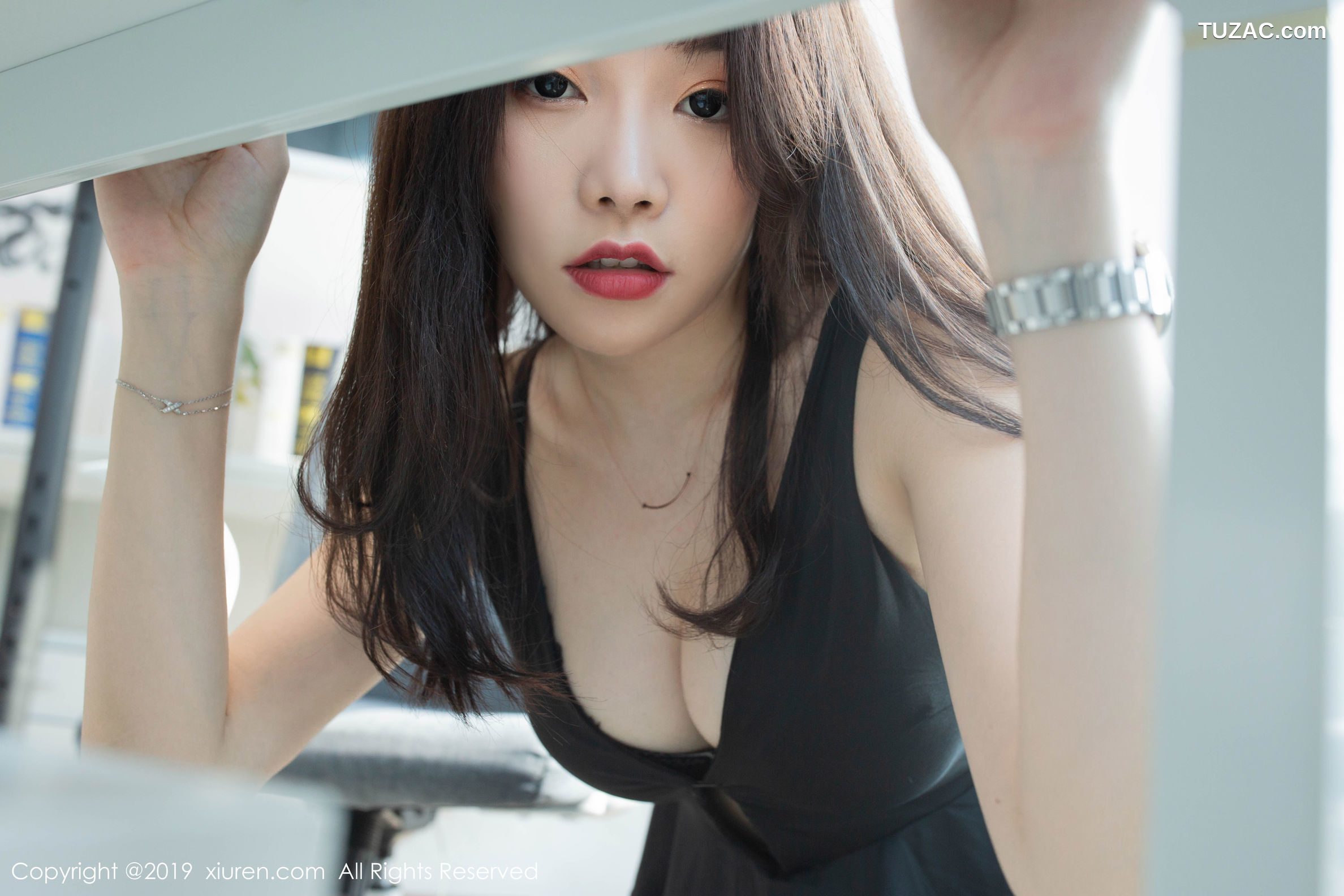 XiuRen秀人网-1757-芝芝-《办公室主题》-2019.10.29