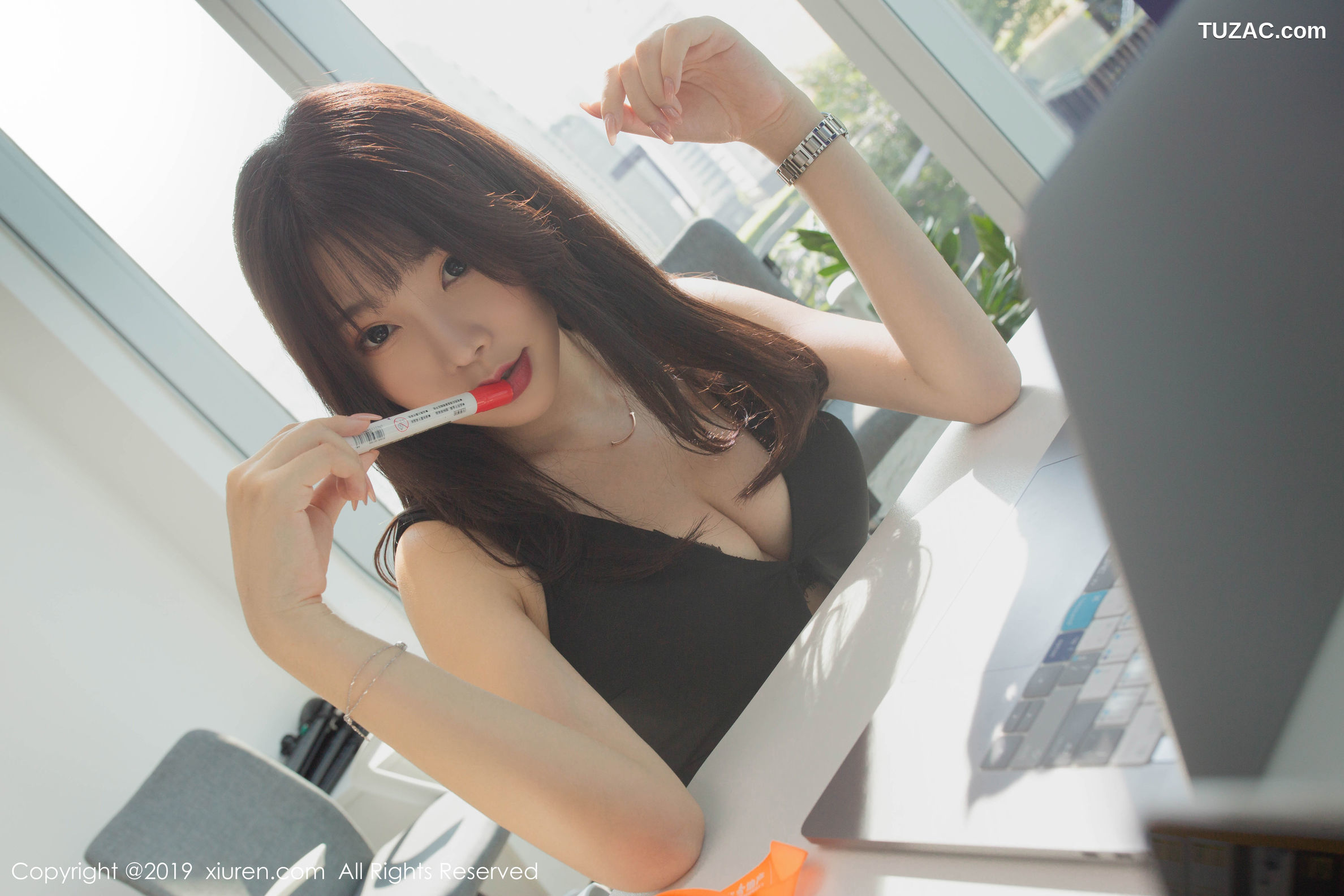 XiuRen秀人网-1757-芝芝-《办公室主题》-2019.10.29