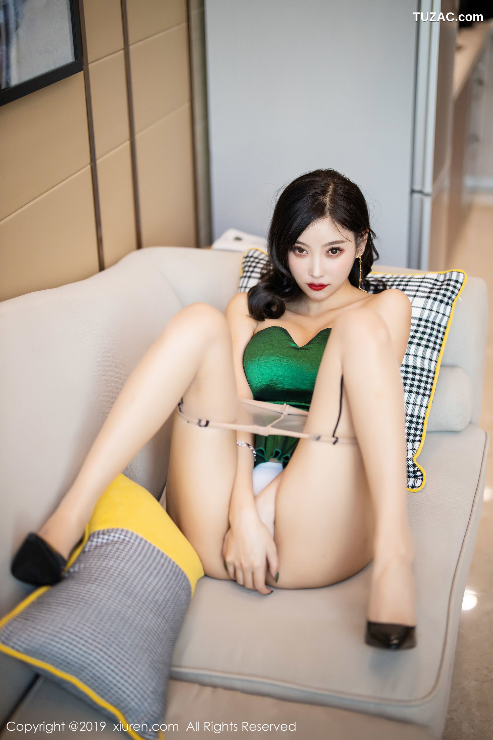 XiuRen秀人网-1822-杨晨晨-《空乘黑丝与吊裙肉袜》-2019.12.03